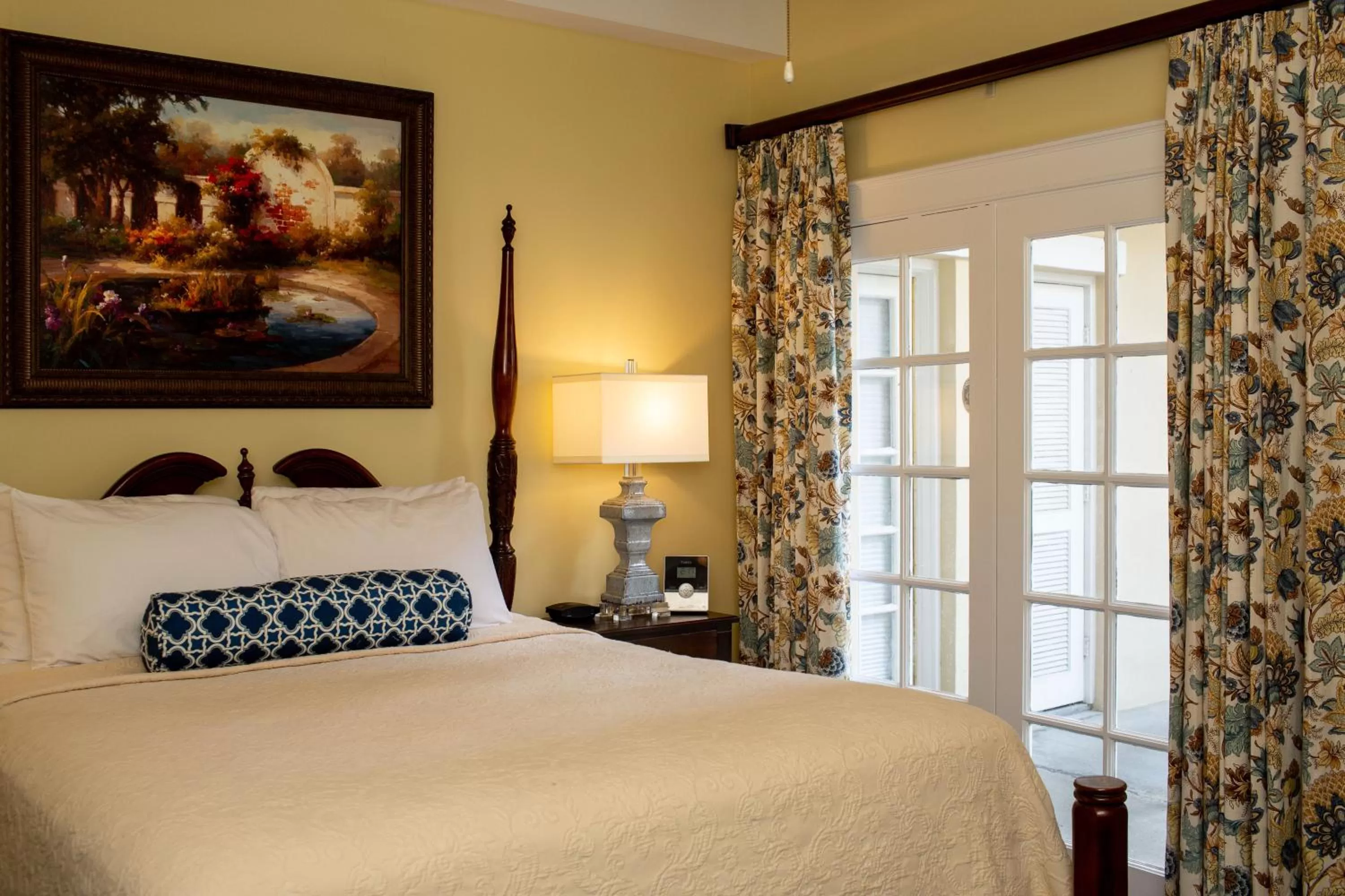 Bed in Eliza Thompson House, Historic Inns of Savannah Collection