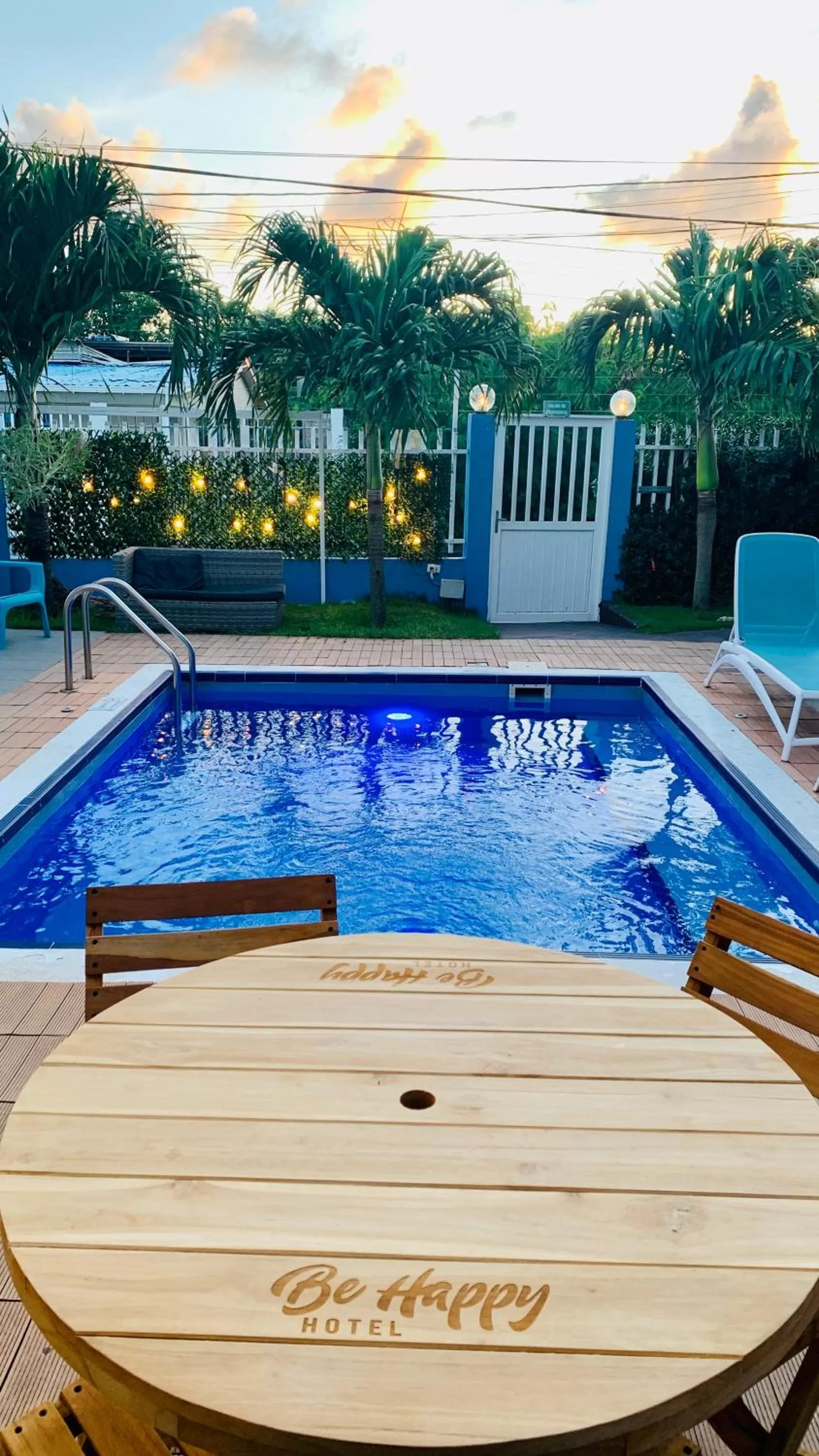 Restaurant/places to eat in Be Happy Hotel