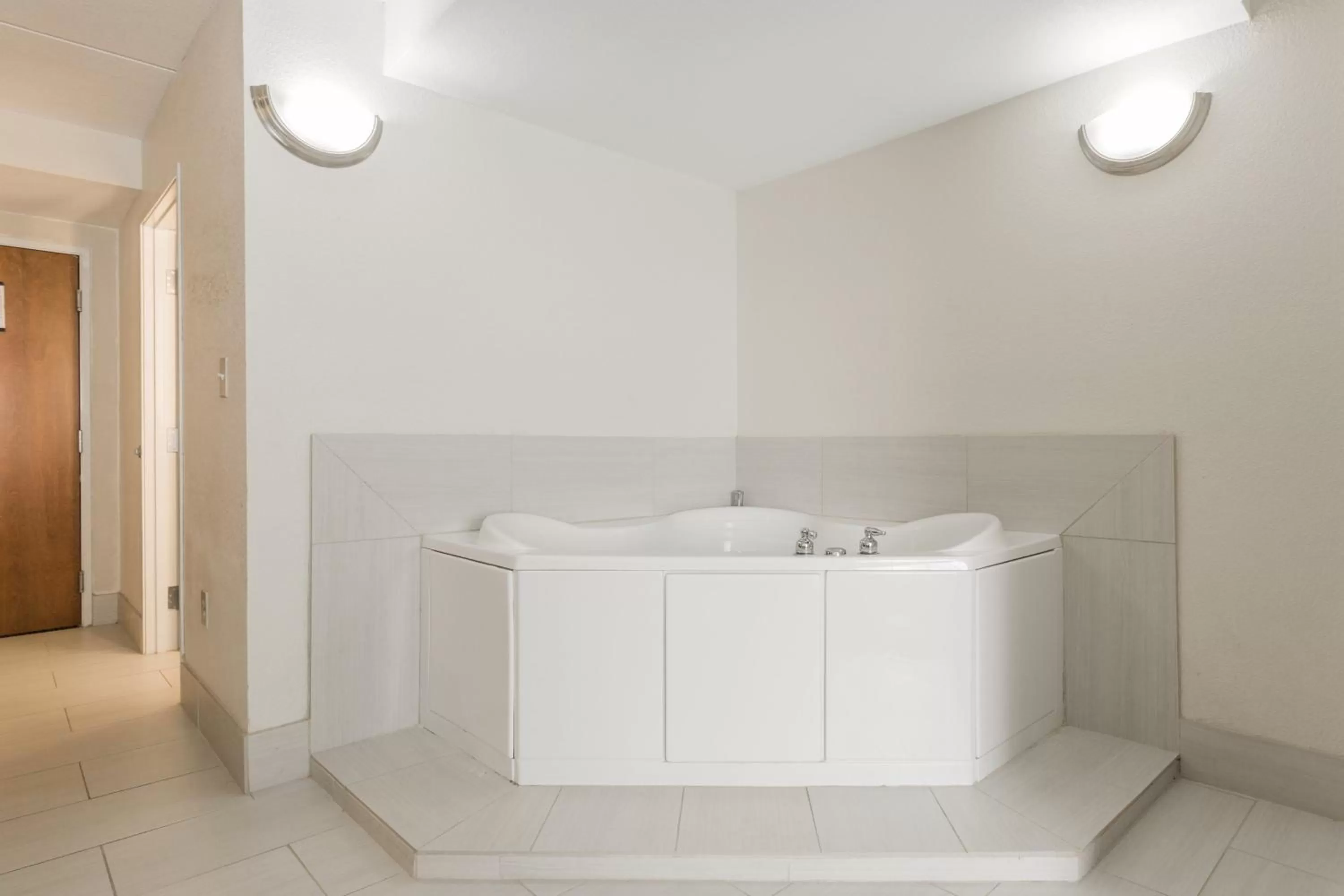 Photo of the whole room, Bed in Holiday Inn Express and Suites - Petersburg - Fort Lee by IHG