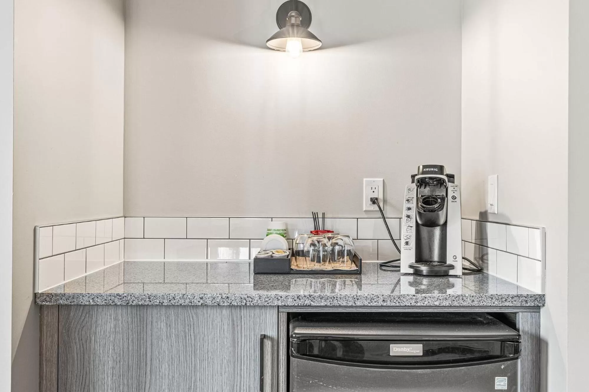 Kitchen or kitchenette in Basecamp Lodge Canmore