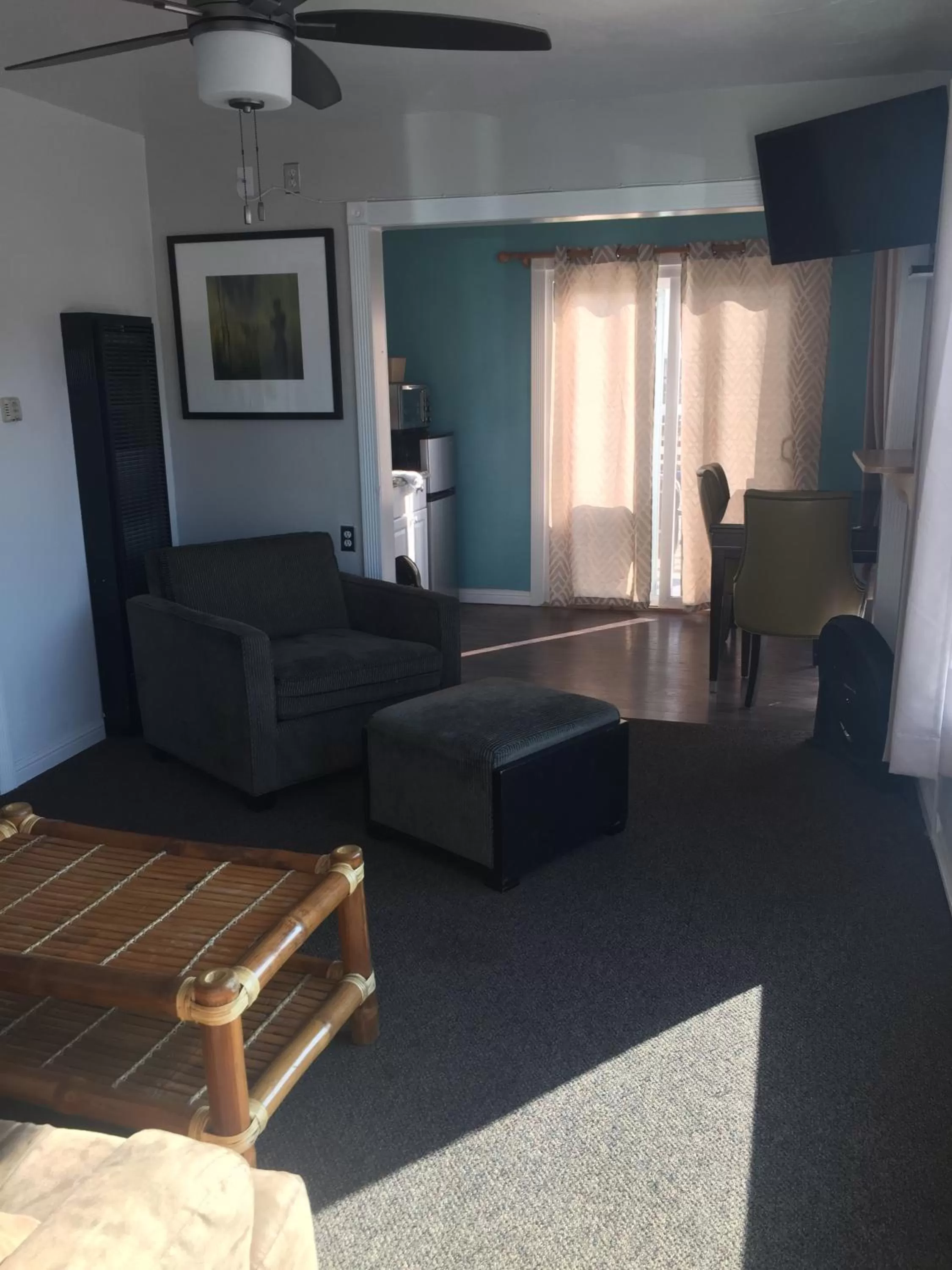 TV and multimedia in Dolphin Cove Motel