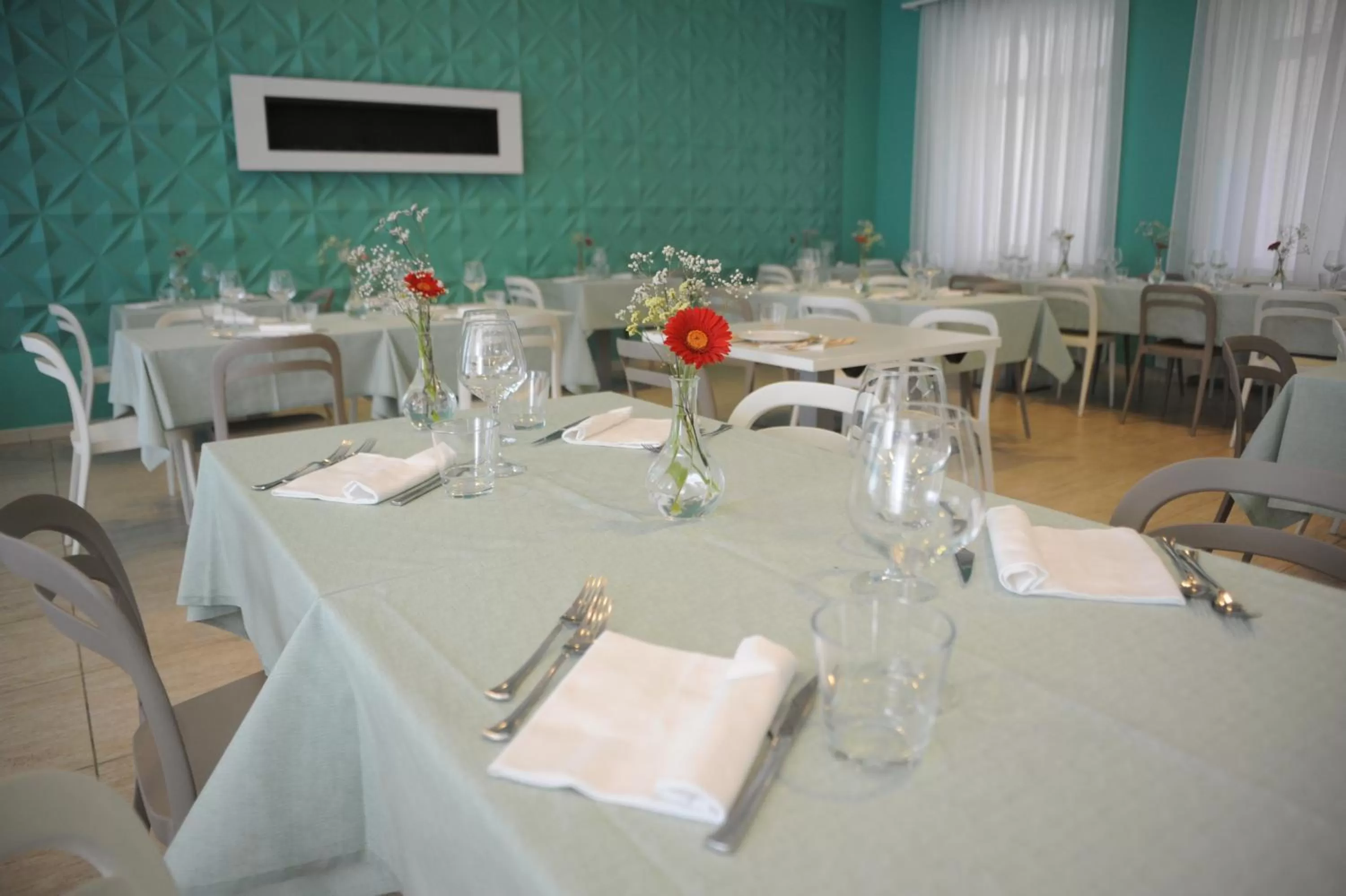 Dining area in GG8 Hotel & Suite SPA
