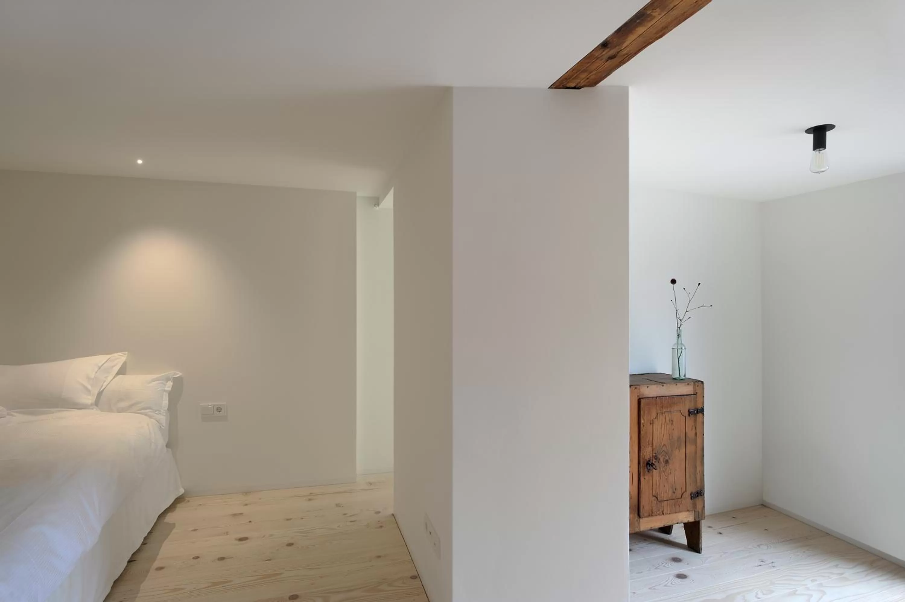 Photo of the whole room, Bed in BAR10ZIMMER