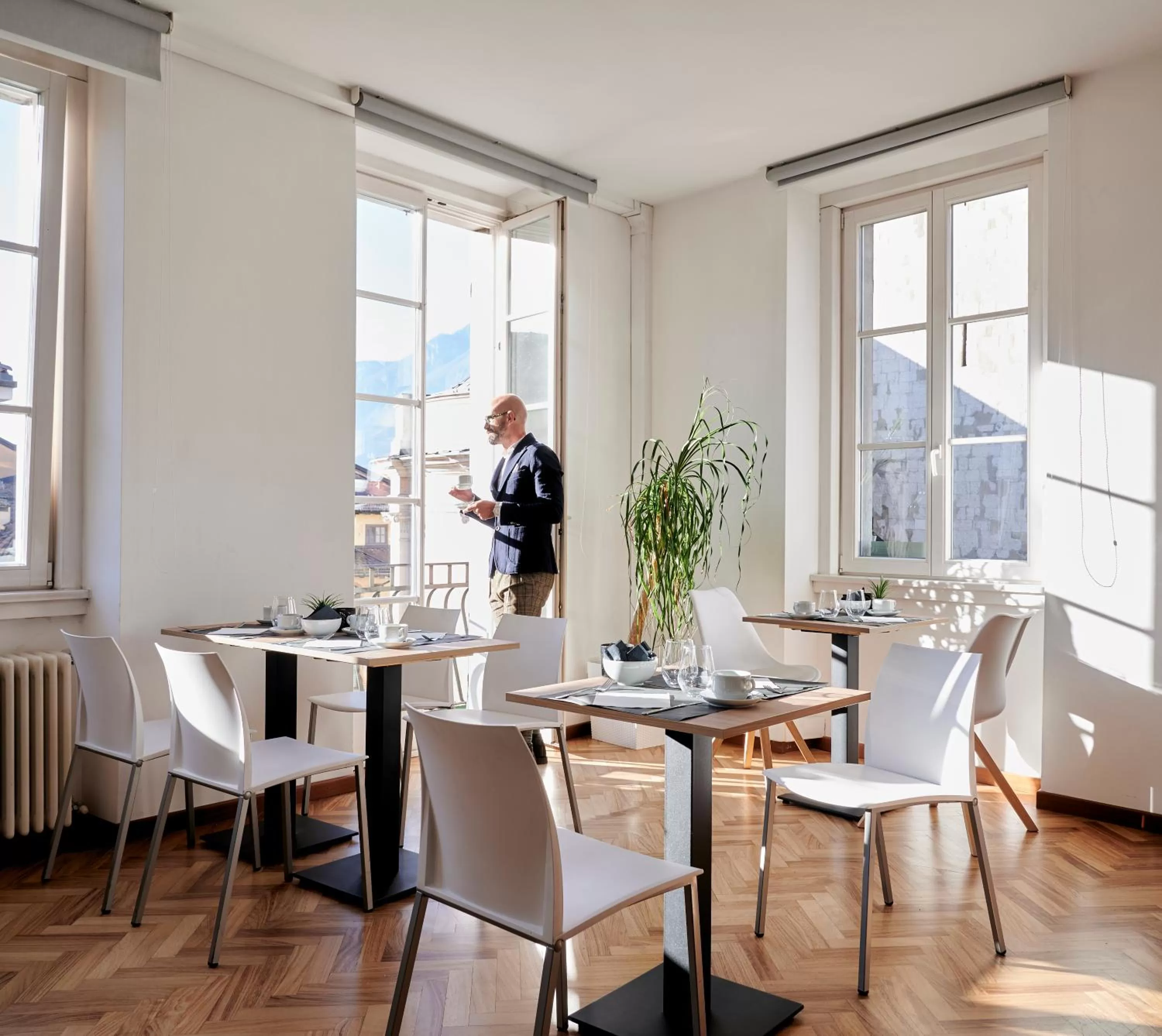 Breakfast in Lainez Rooms & Suites