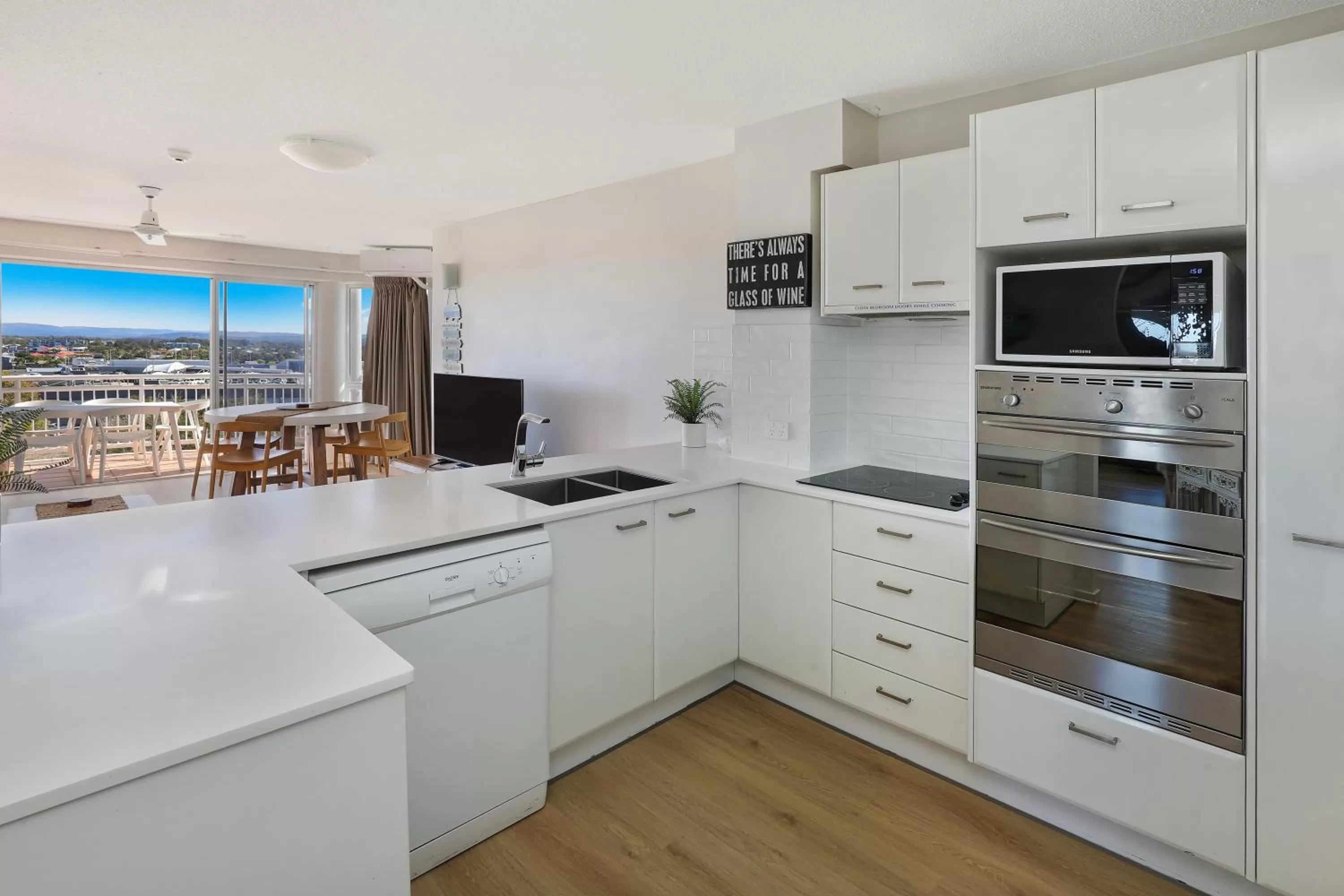 Kitchen or kitchenette in Beachside Resort Kawana Waters
