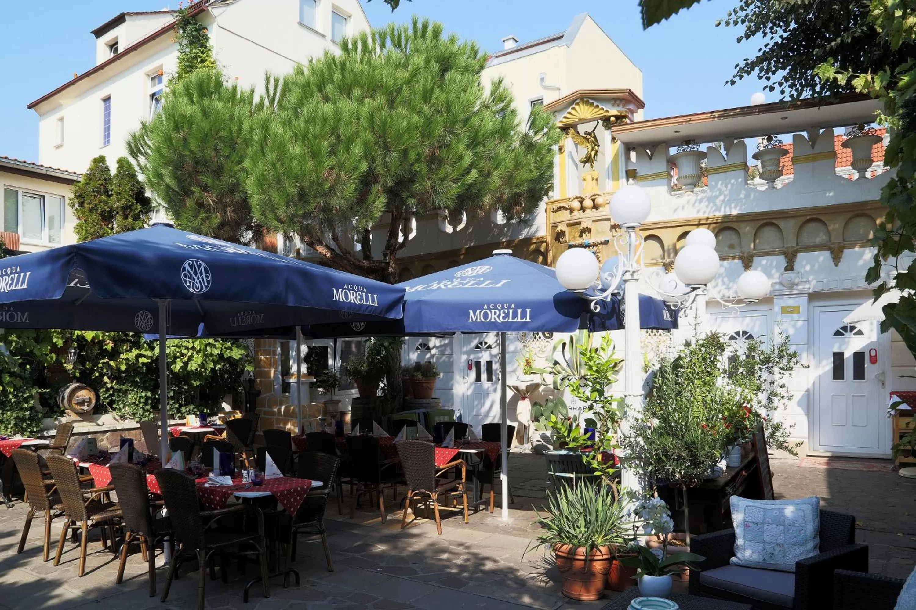 Patio in Hotel Don Giovanni