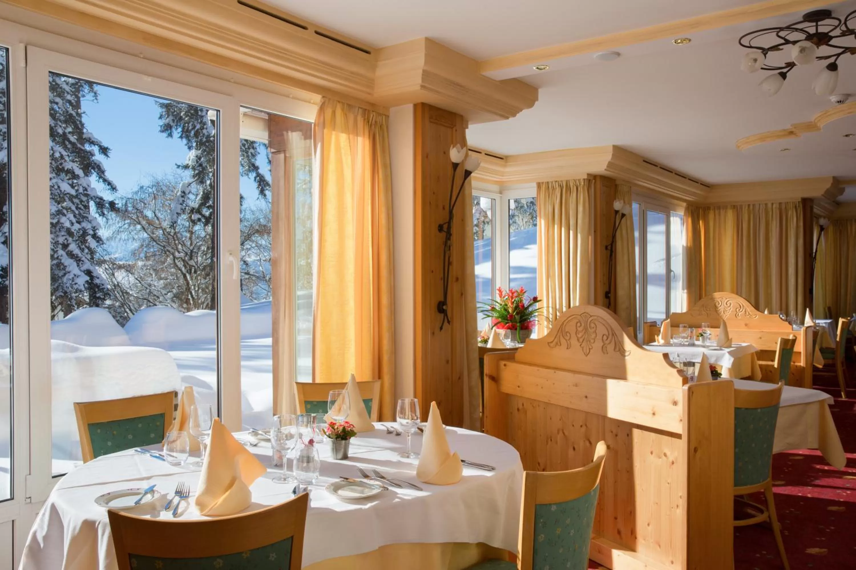 Restaurant/places to eat in Aparthotel Helvetia
