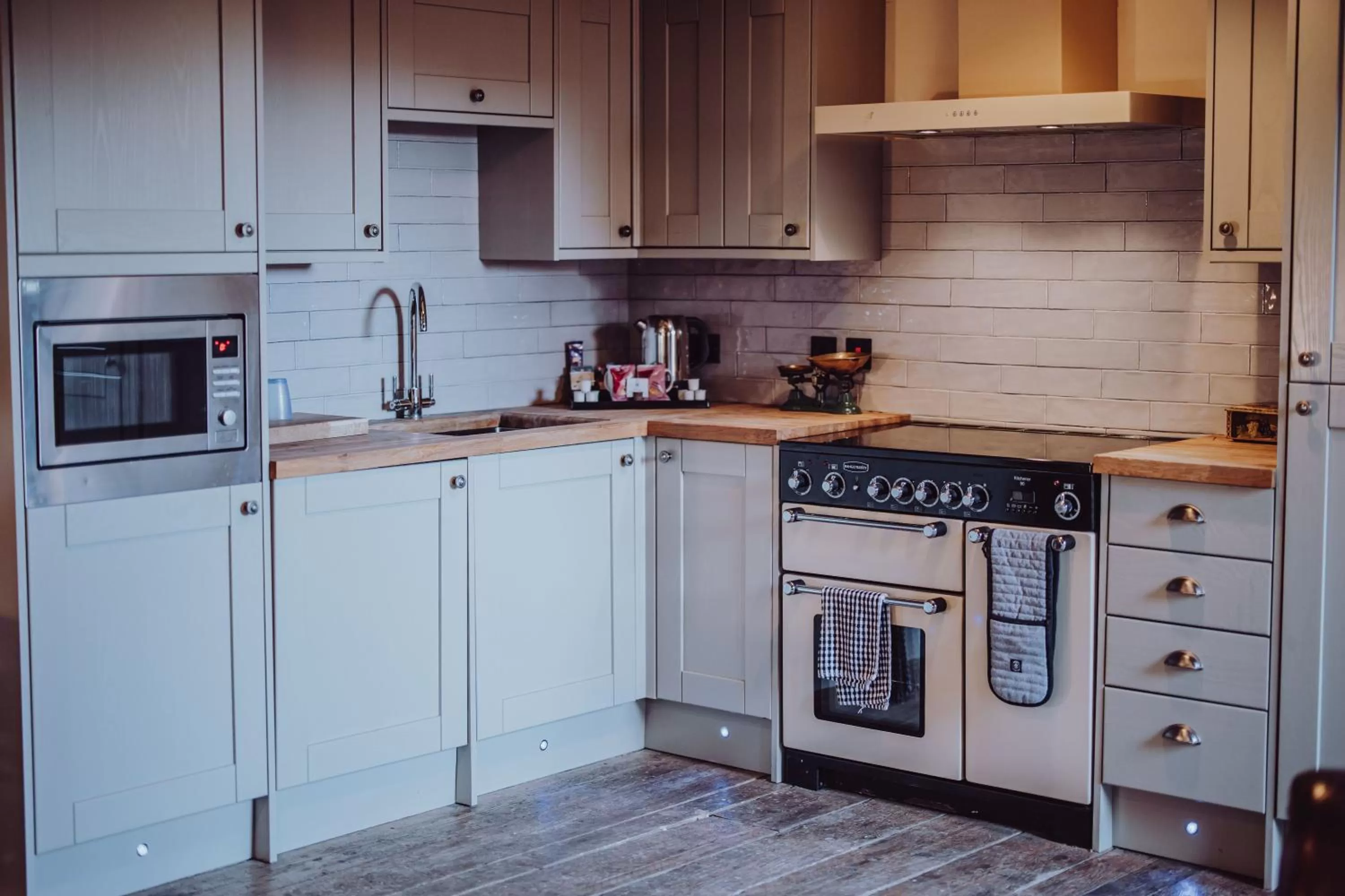 Kitchen/Kitchenette in South Causey Inn