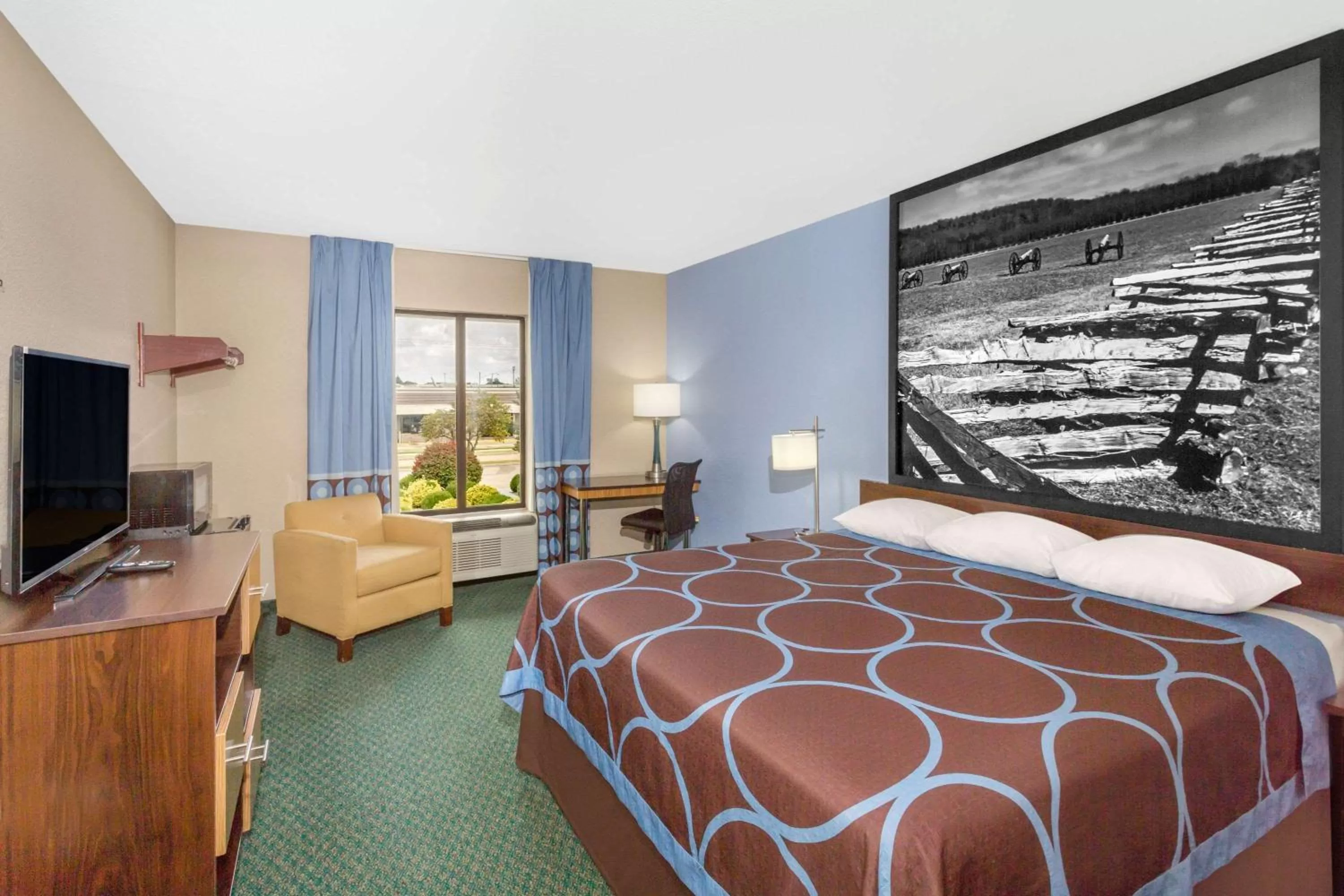 Photo of the whole room, Bed in Super 8 by Wyndham Bentonville