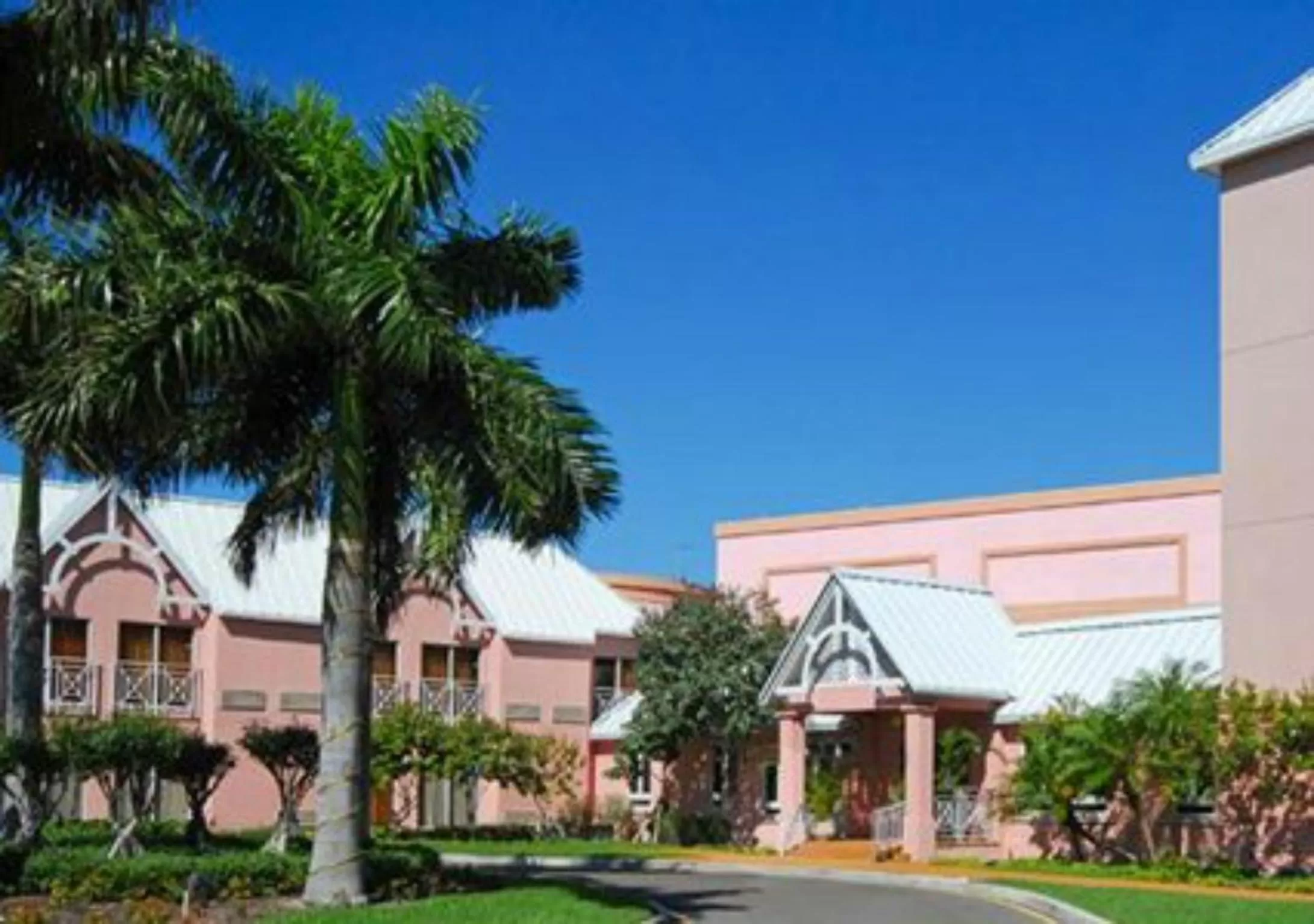 Property building in Comfort Suites Paradise Island