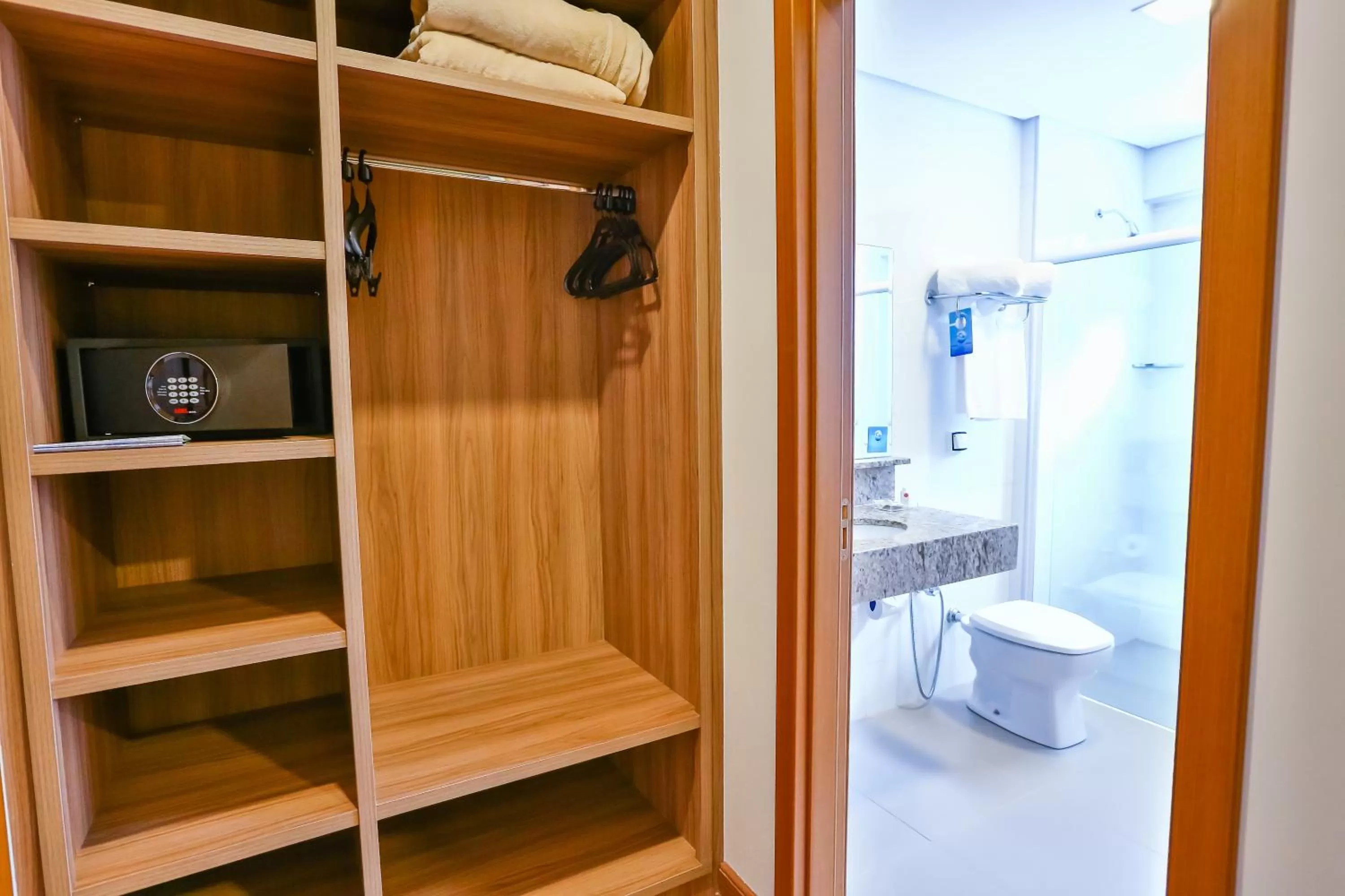 microwave in Comfort Mogi Guaçu