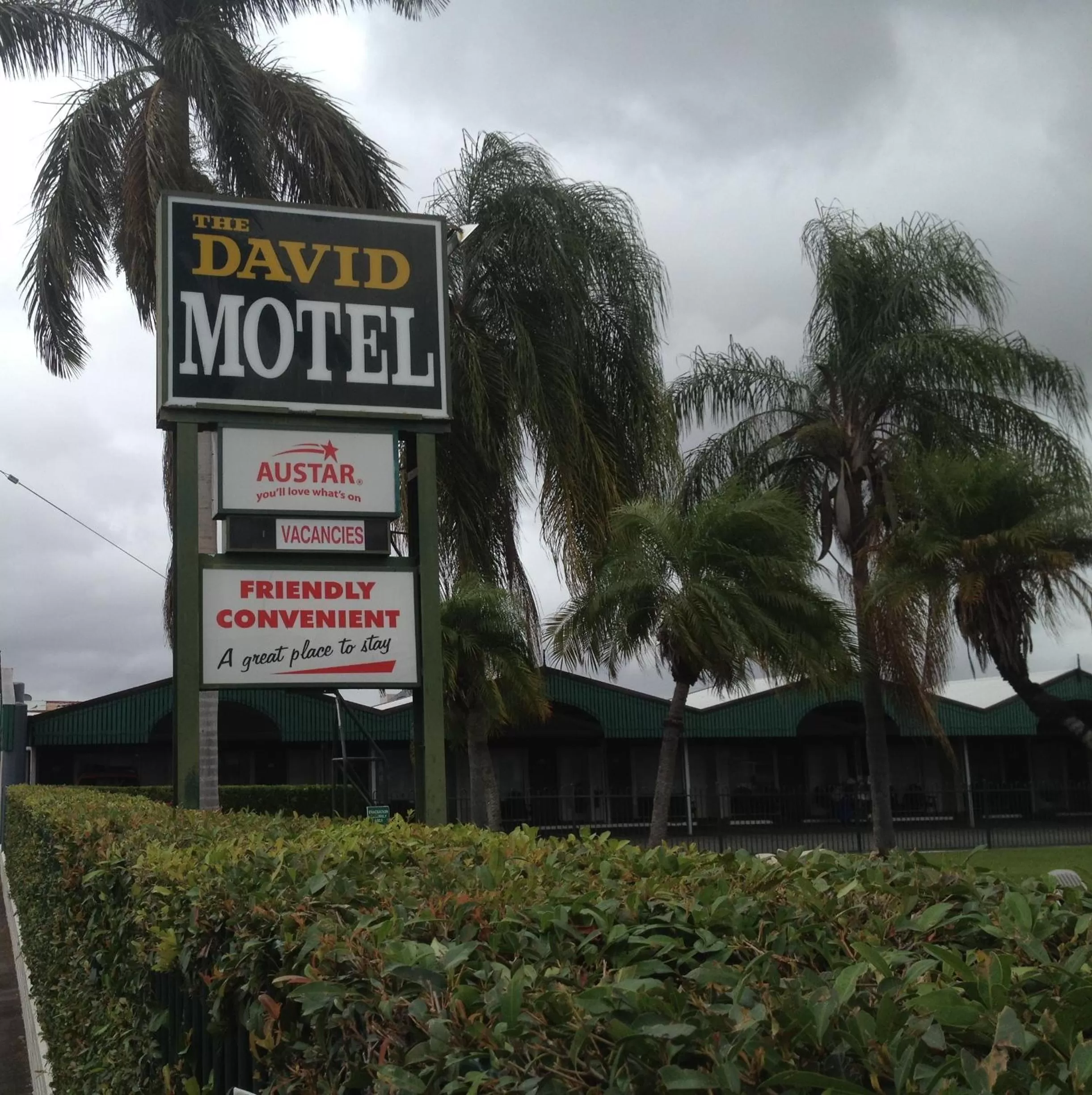 Facade/entrance in David Motor Inn