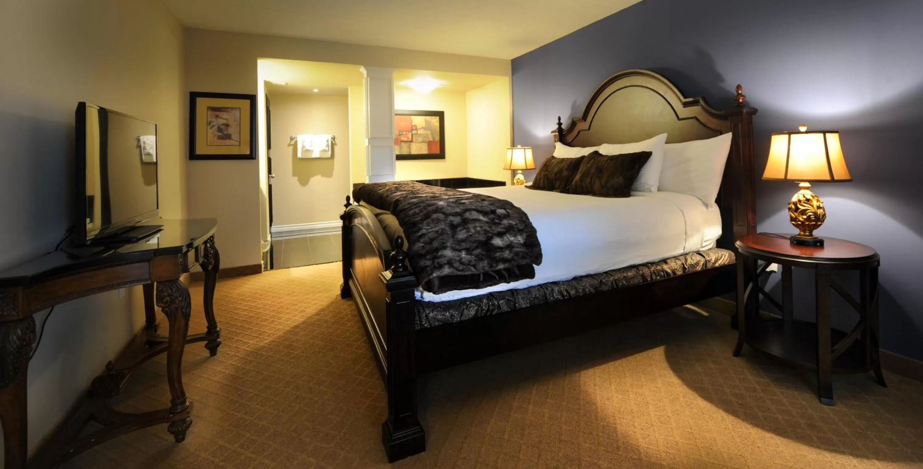 Photo of the whole room, Bed in Old Stone Inn Boutique Hotel