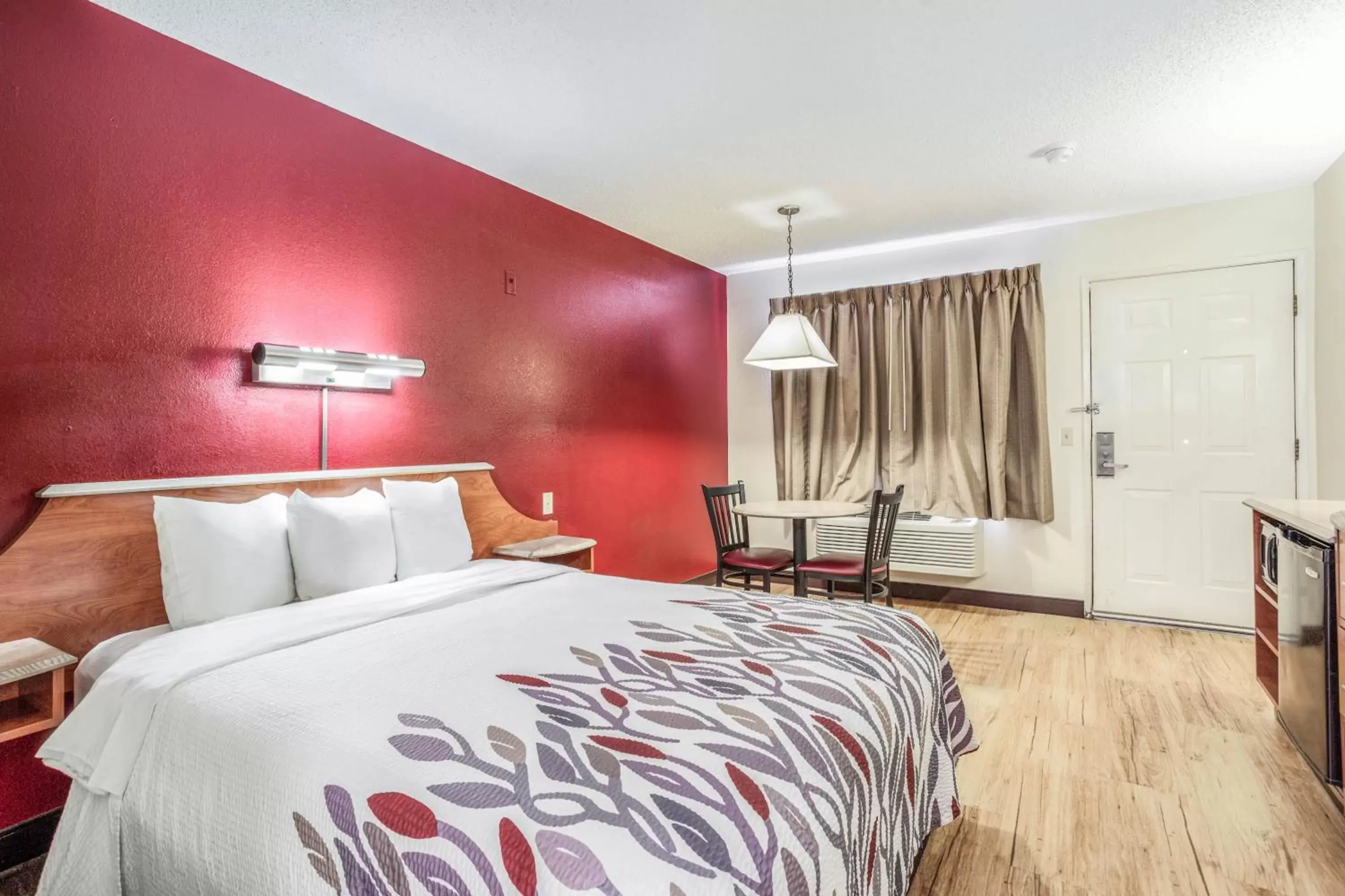 Deluxe Queen Room Disability Access Smoke Free in Red Roof Inn Gallup Deluxe Queen Room Disability Access Smoke Free in Red Roof Inn Gallup