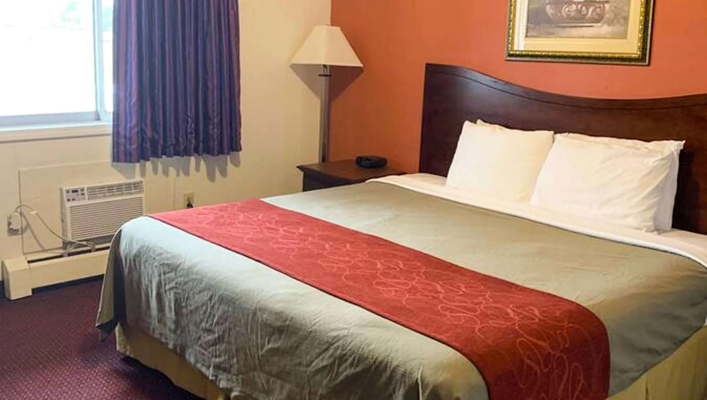 Photo of the whole room, Bed in Rodeway Inn