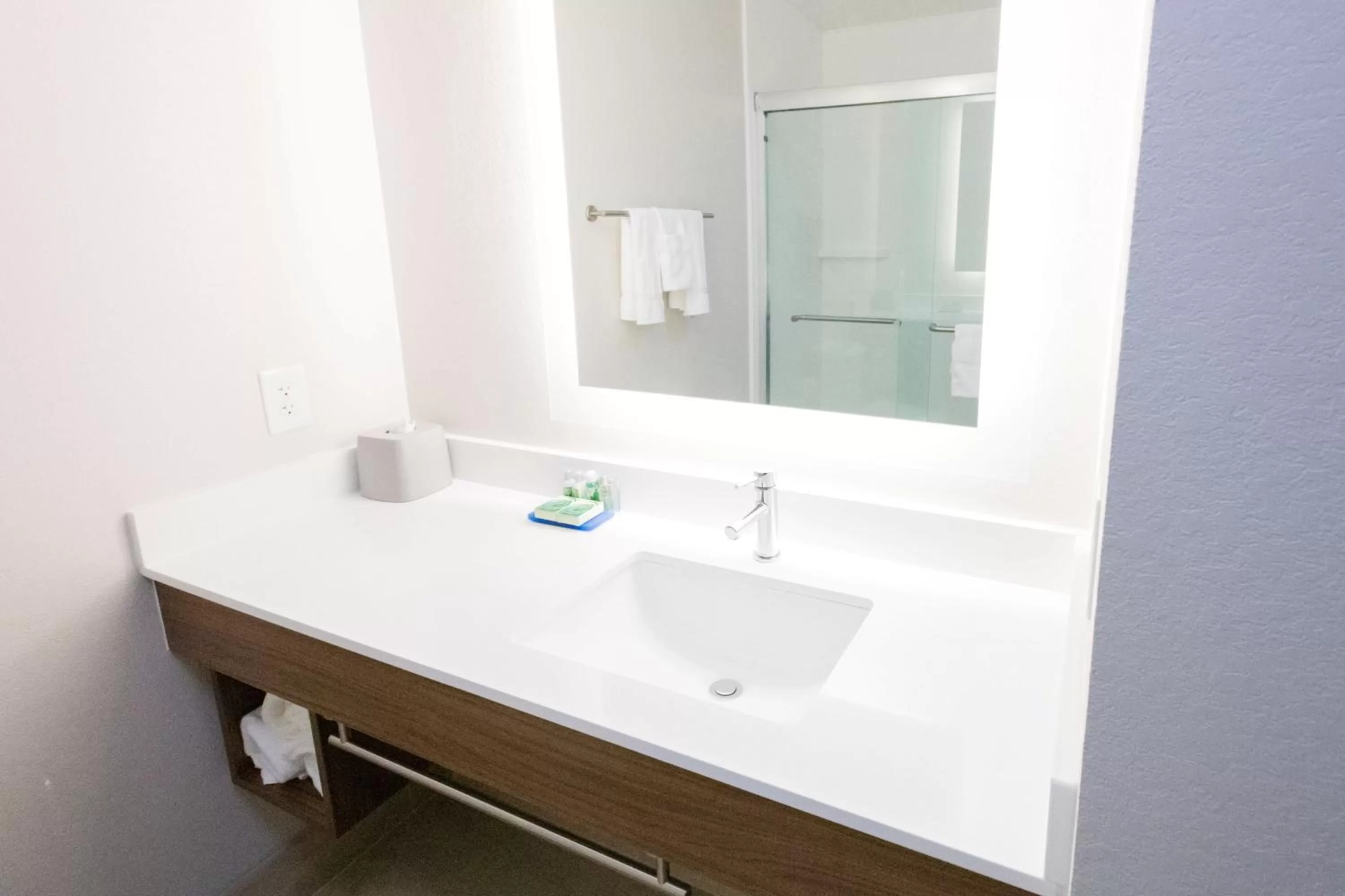 Photo of the whole room in Holiday Inn Express & Suites Lexington North West-The Vineyard by IHG