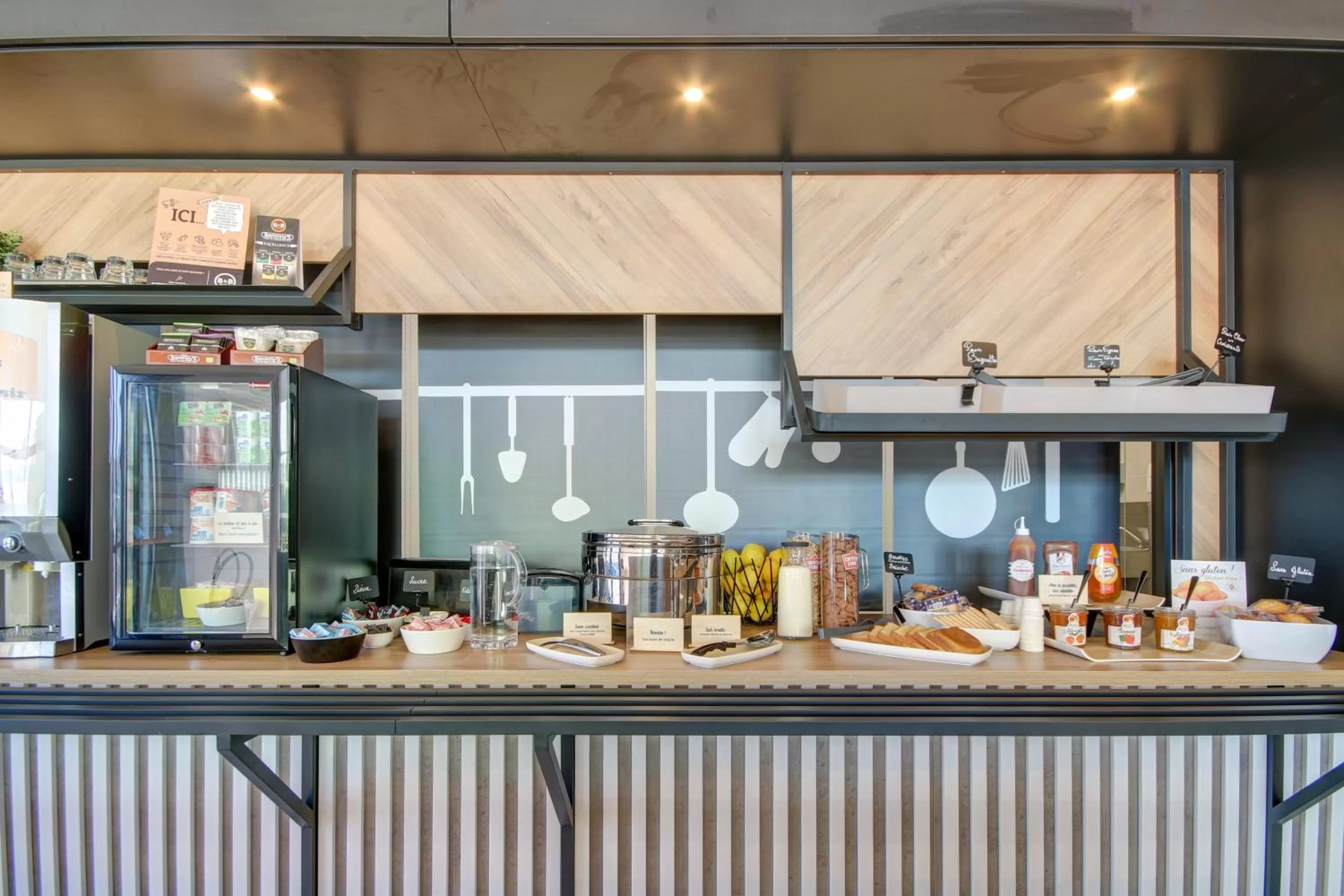 Buffet breakfast in B&B HOTEL Epernay