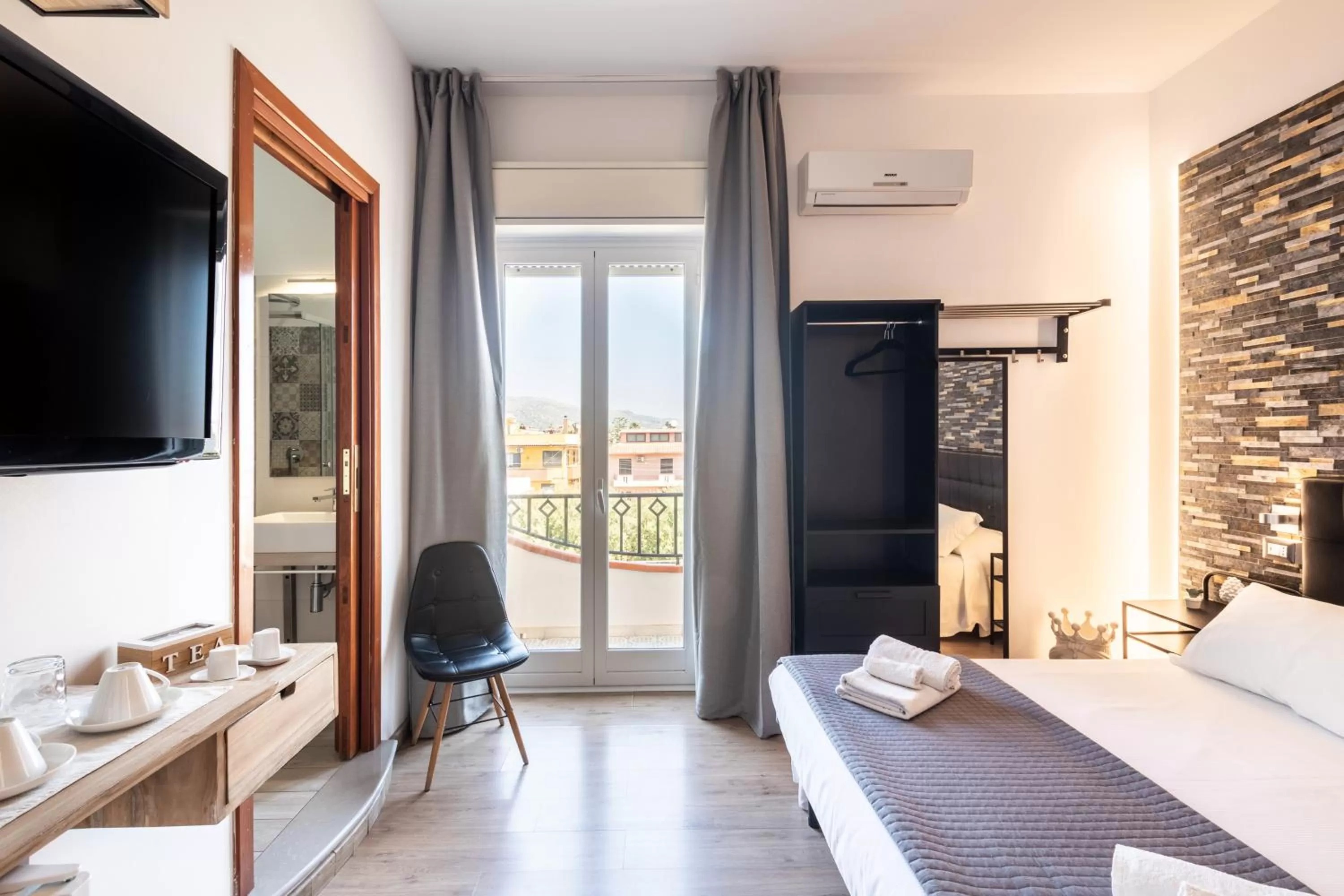 TV and multimedia, Bed in Pantanello Rooms Avola