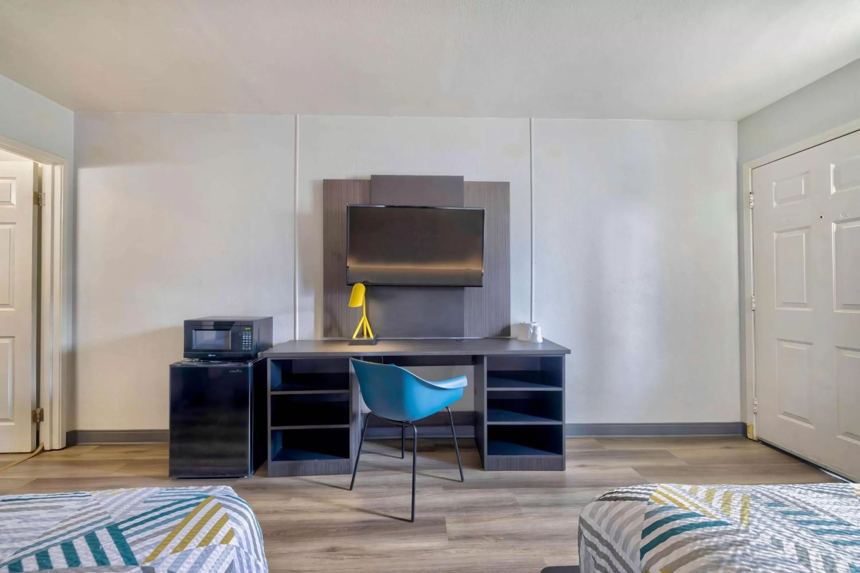 Bedroom in Motel 6-Villa Park, IL - Chicago West