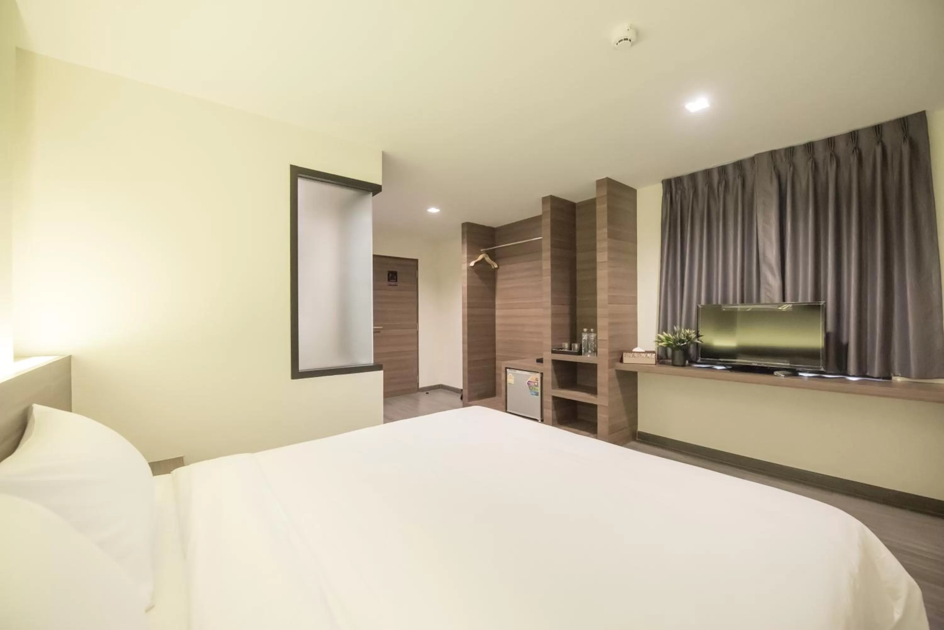 Bedroom, Bed in Sovereign Group Hotel at Pratunam