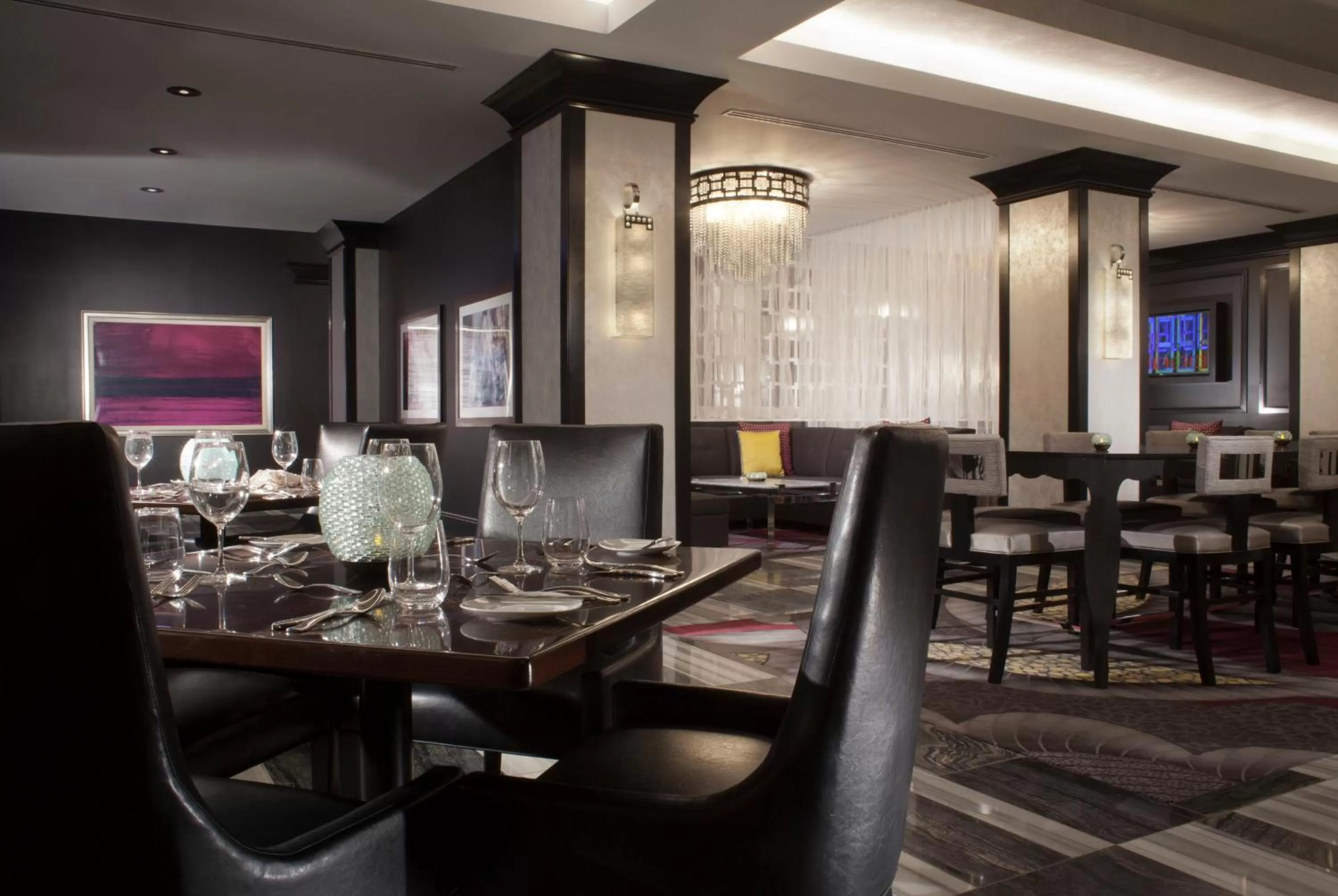 Restaurant/places to eat in Silversmith Hotel Chicago Downtown