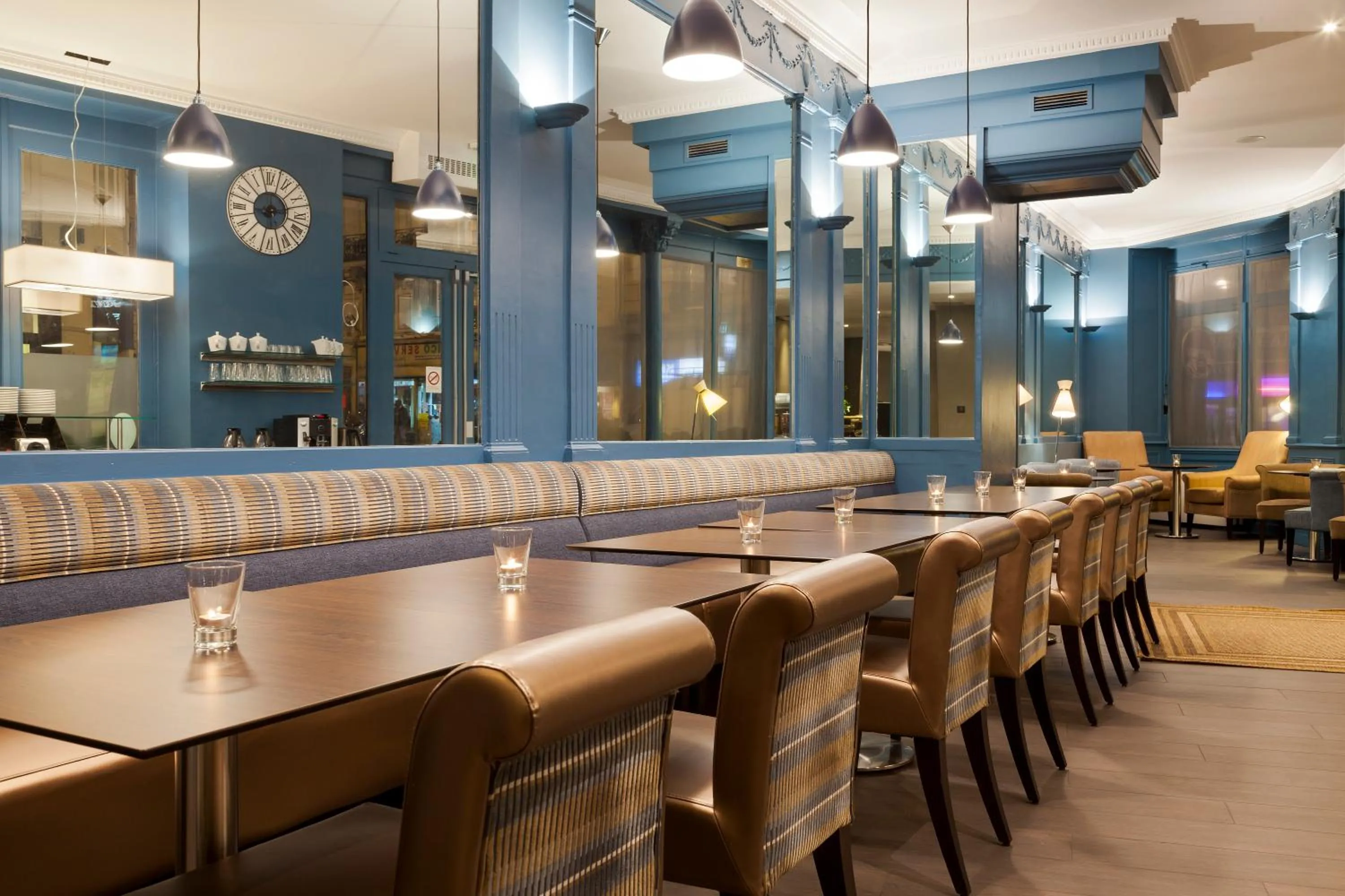 Communal lounge/ TV room in Appia La Fayette