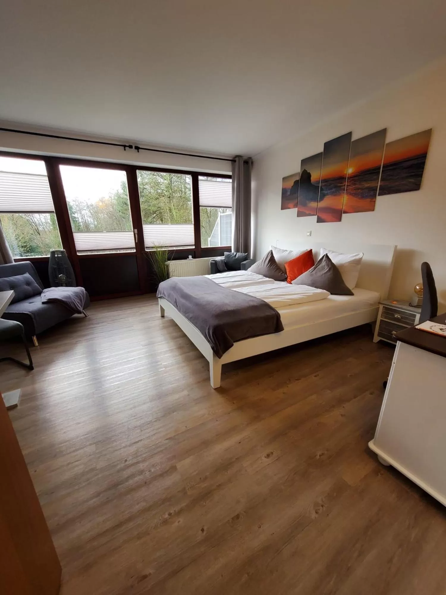 Photo of the whole room, Bed in Hotel Seeblick am Sankelmarker See - Natur und Erholung