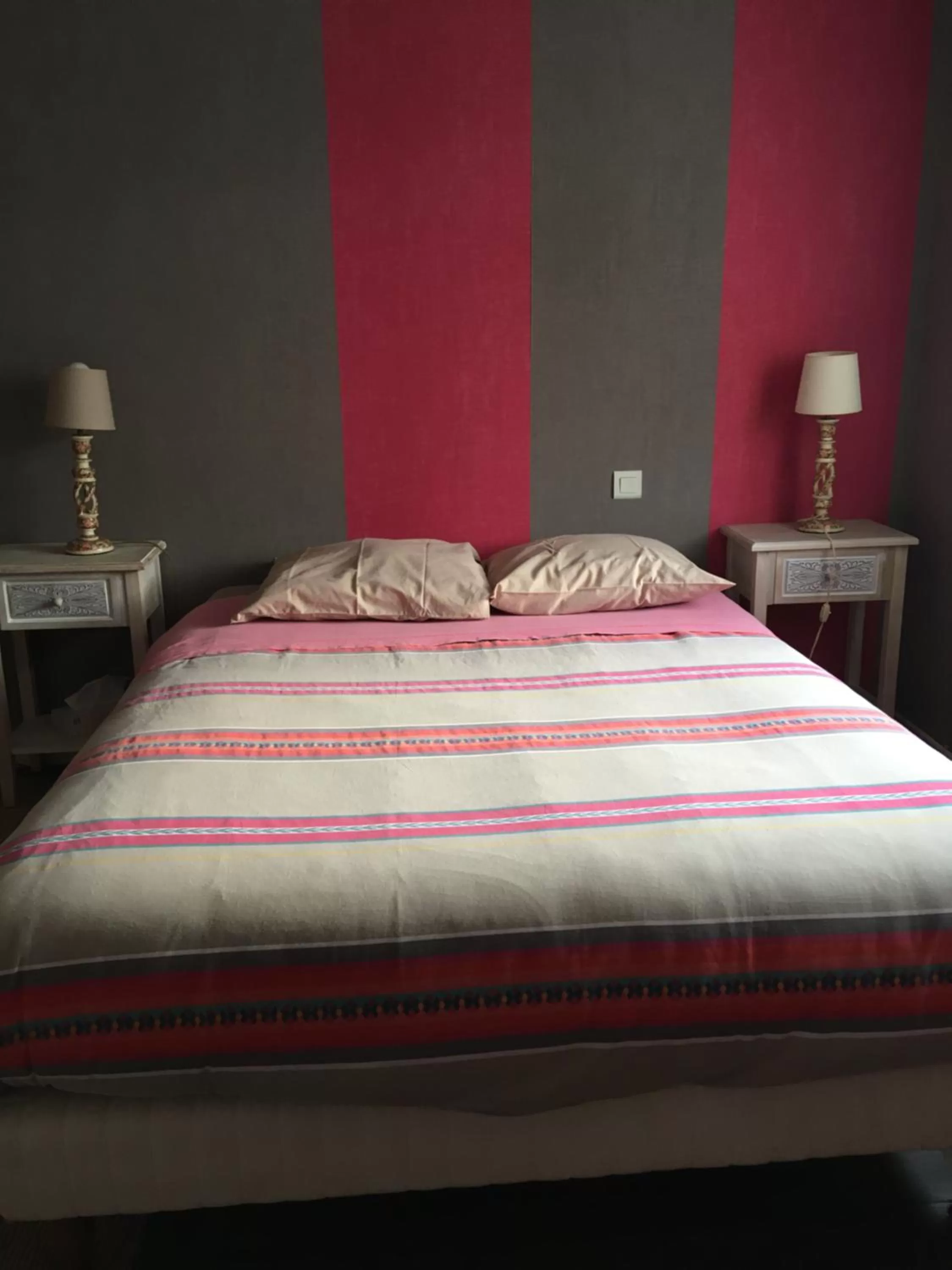 Bedroom, Bed in La Chambre Du Voyageur