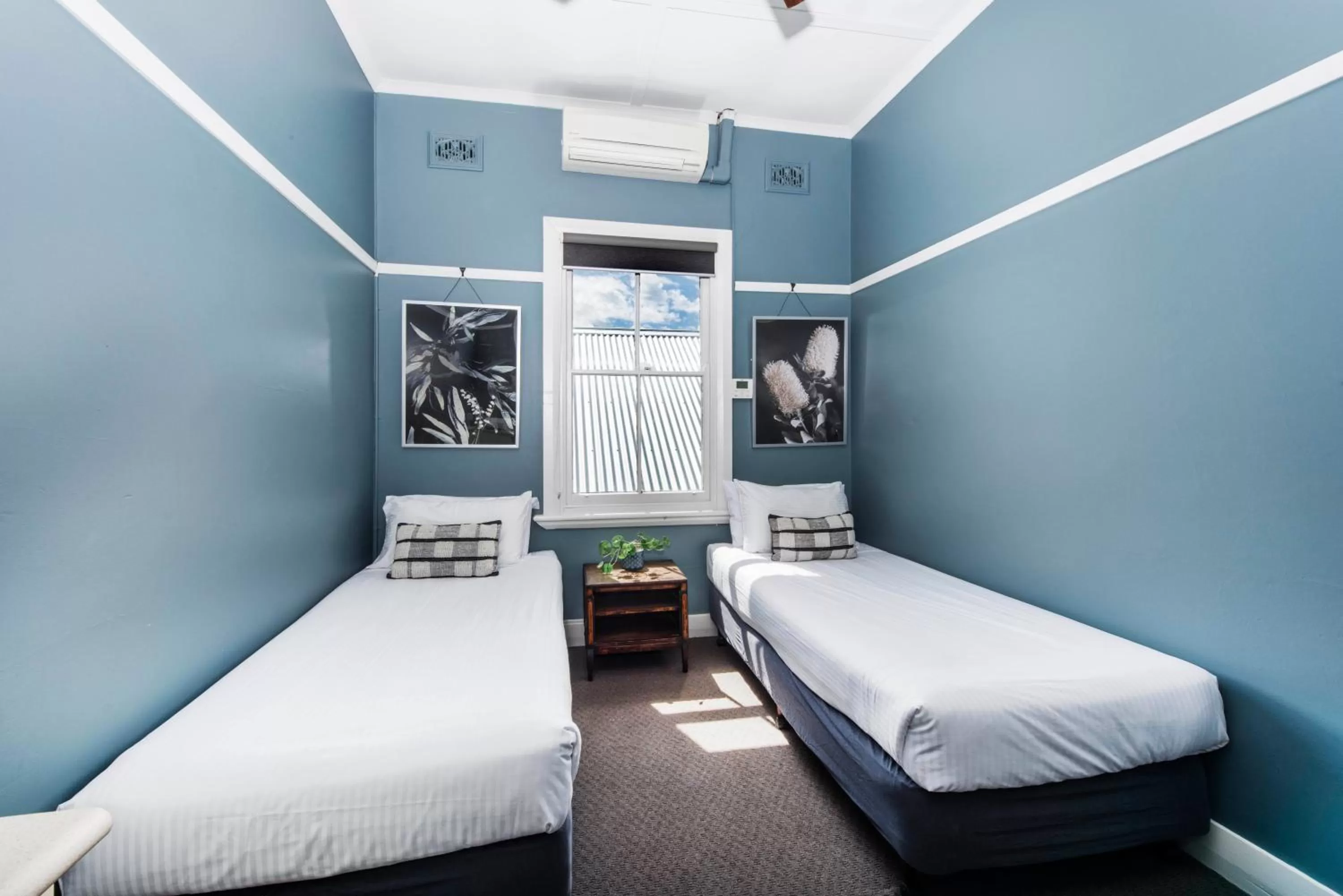 Standard Twin Room with Shared Bathroom in The Paragon Hotel