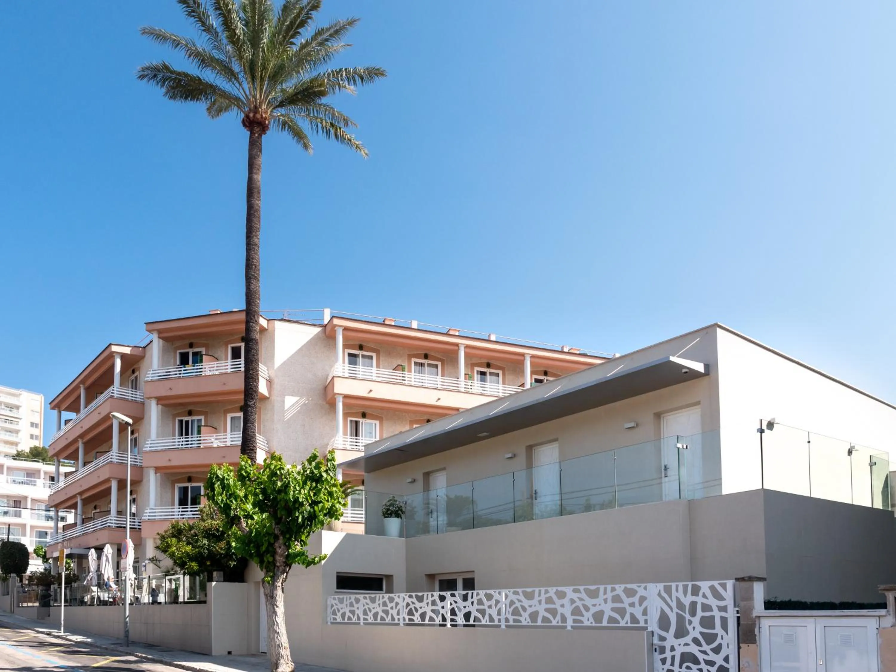 Property building in Hotel Venecia Paguera