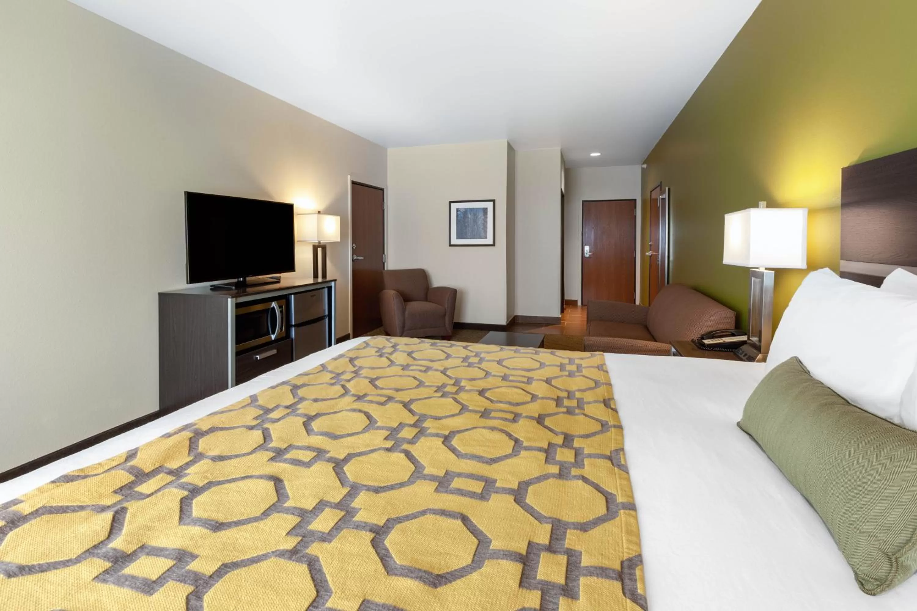 Photo of the whole room, Bed in Baymont by Wyndham Beulah