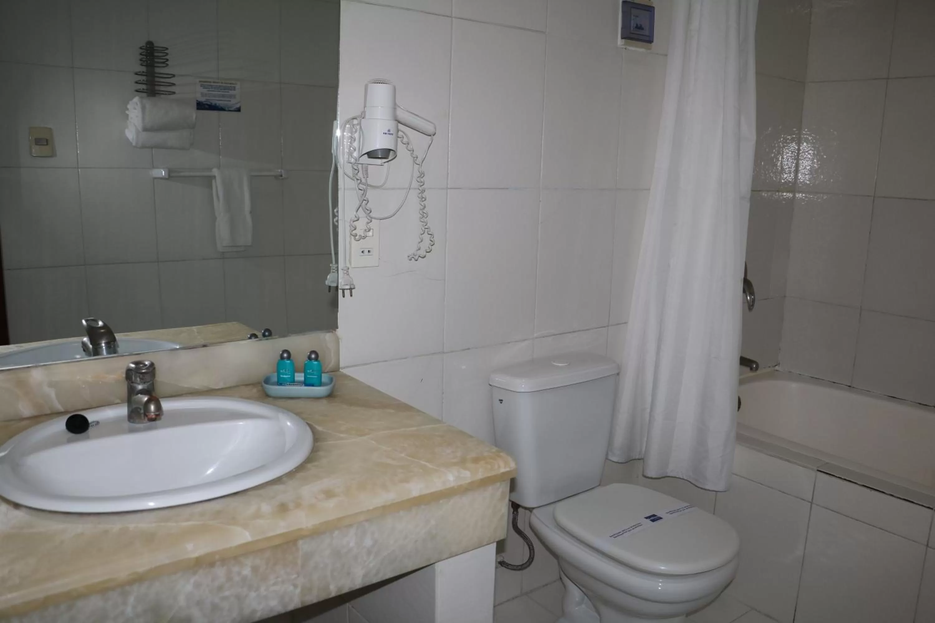 Shower in Delfines Apart Hotel