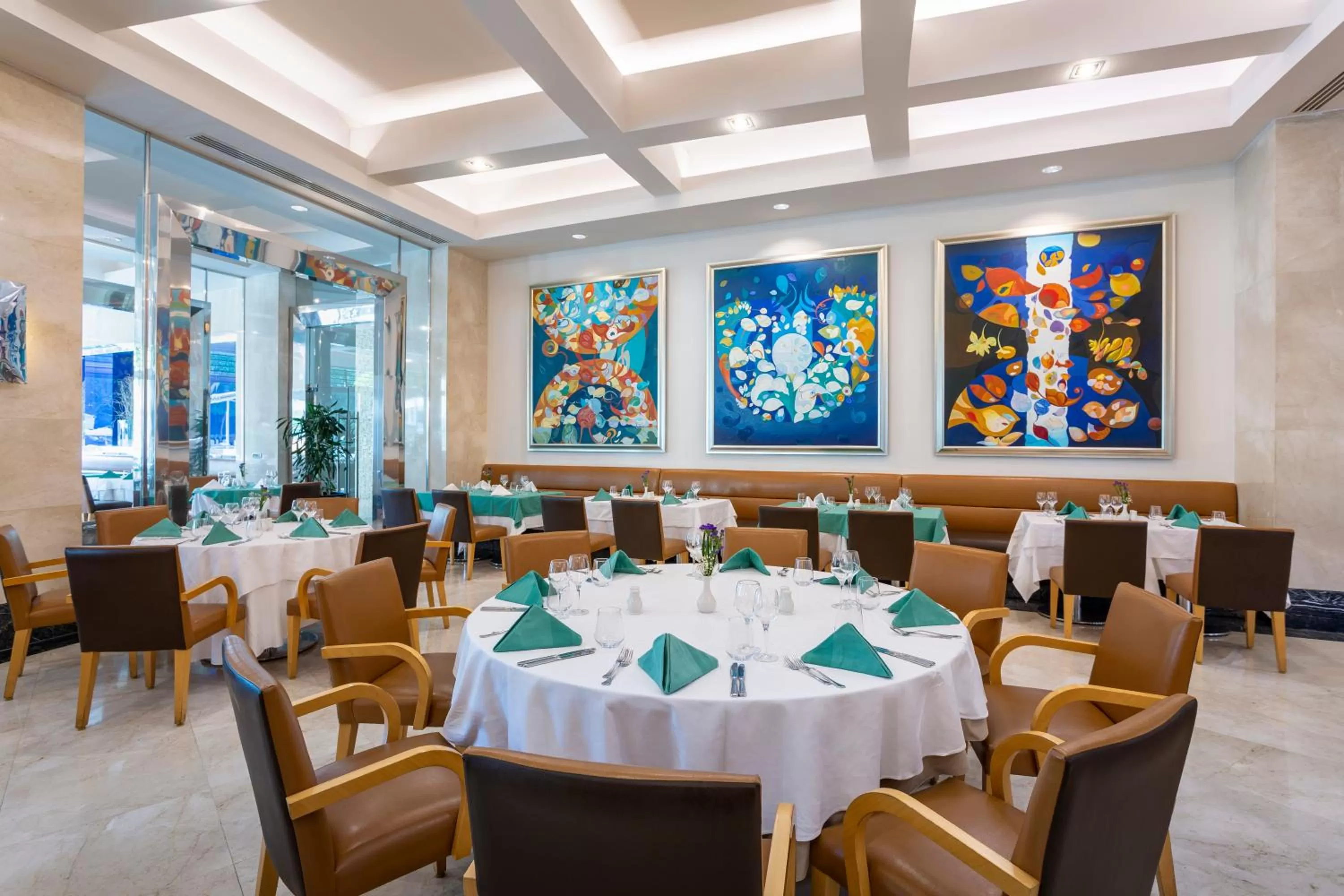 Restaurant/places to eat in Calista Luxury Resort