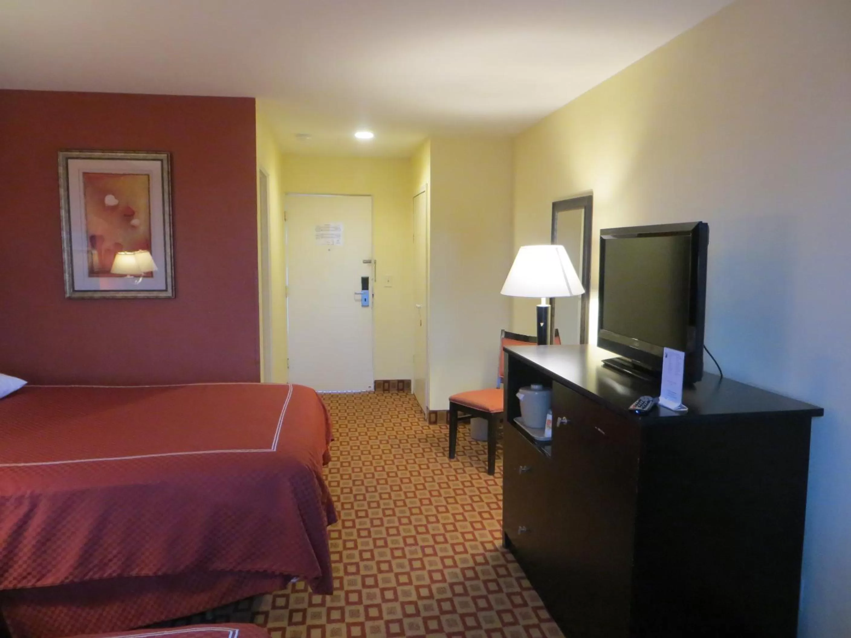 TV and multimedia, Bed in Super 8 by Wyndham Chicago Northlake O'Hare South