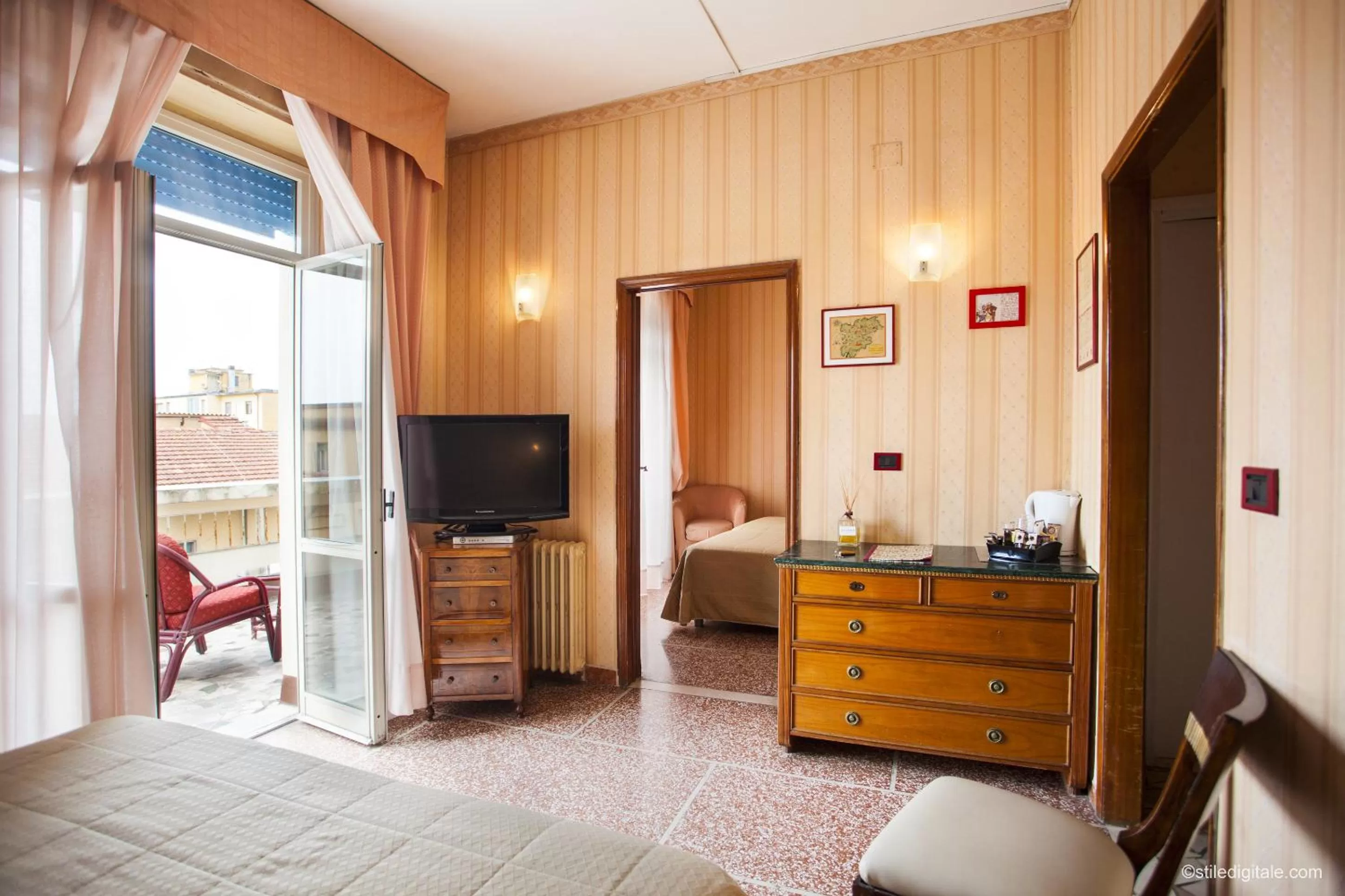 Shower, Bed in Hotel La Pace