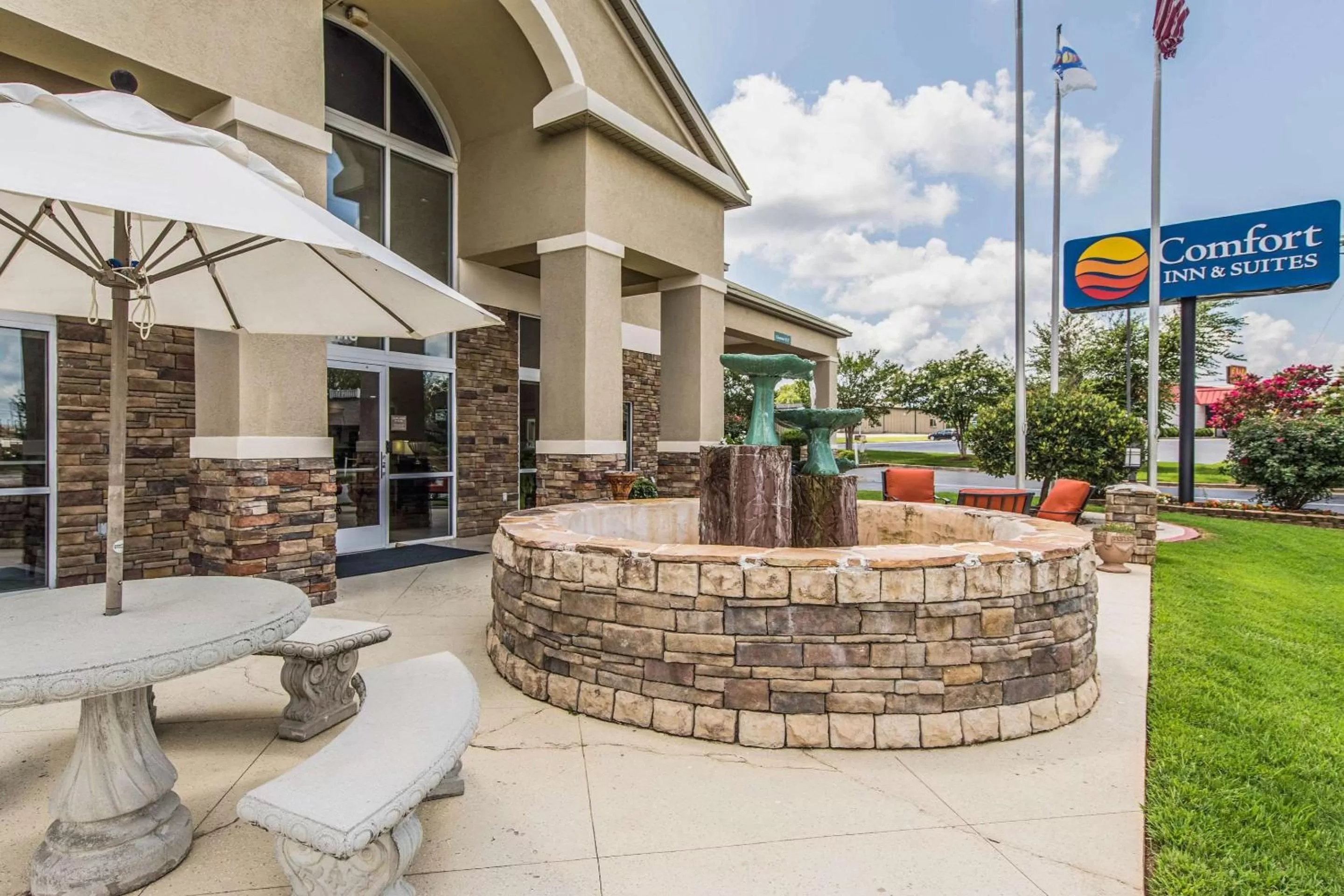Property building in Comfort Inn & Suites Greenwood near University