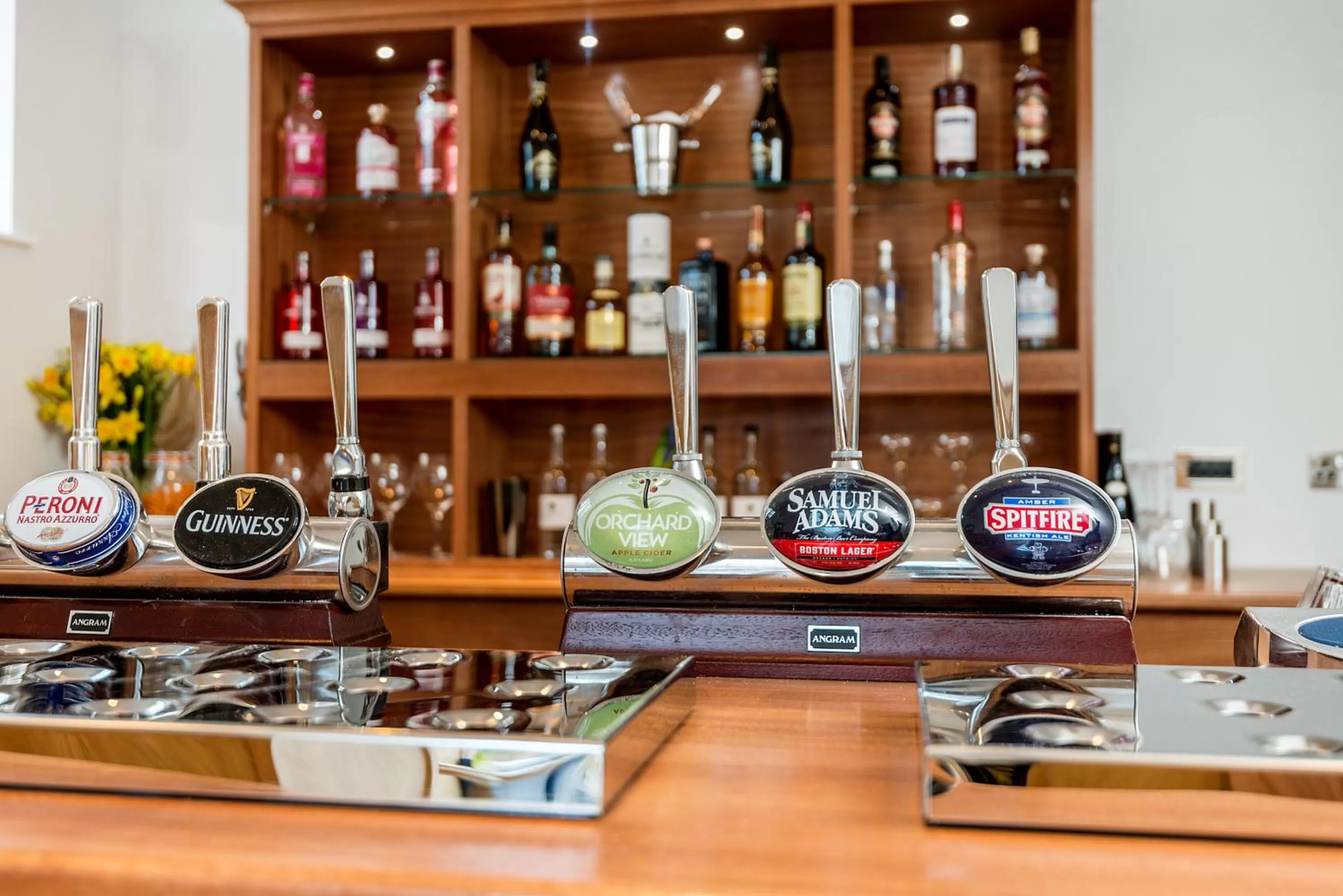 Lounge or bar in Burnside Hotel