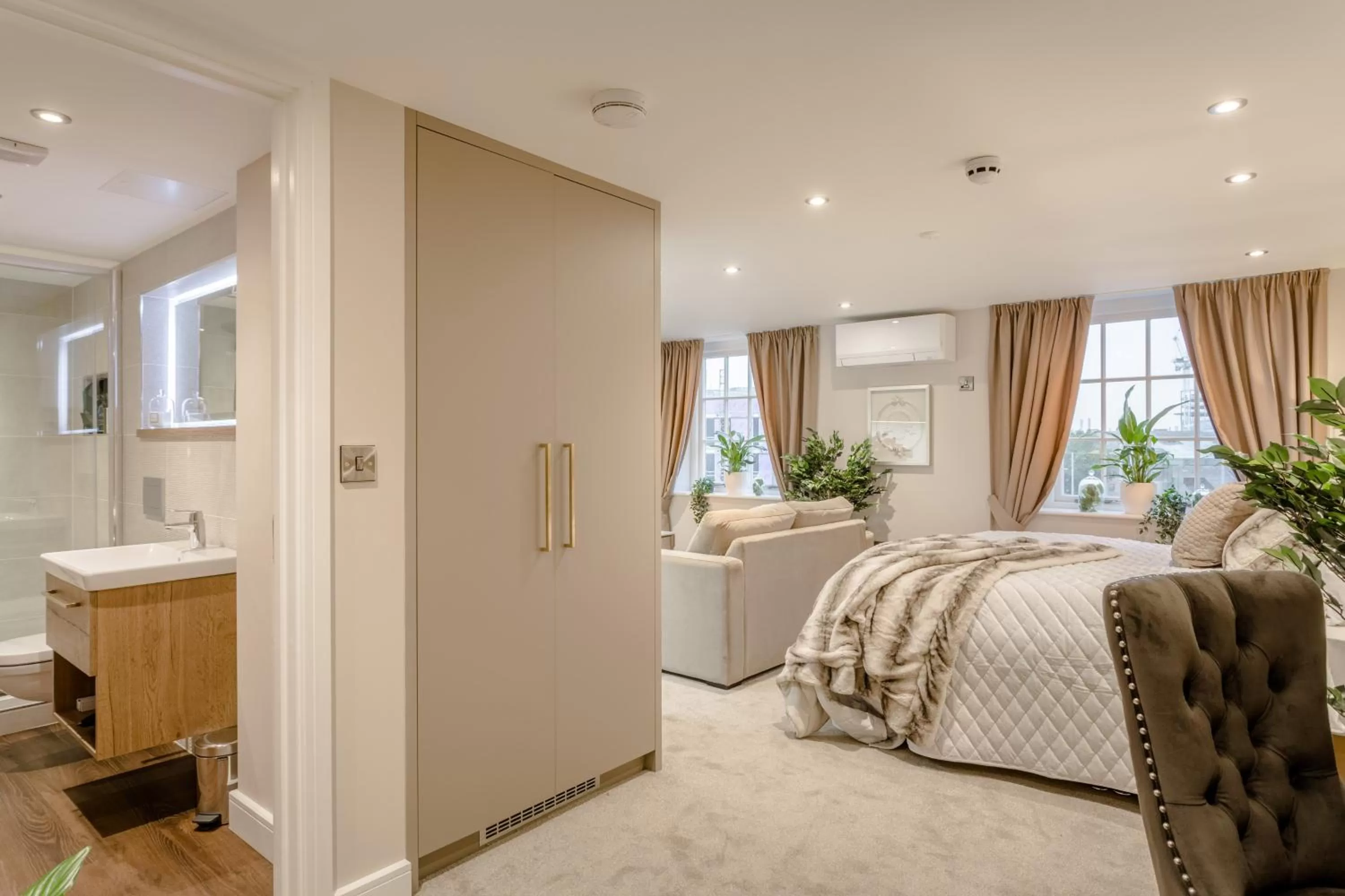 Photo of the whole room, Bed in Heritage Mews Nottingham