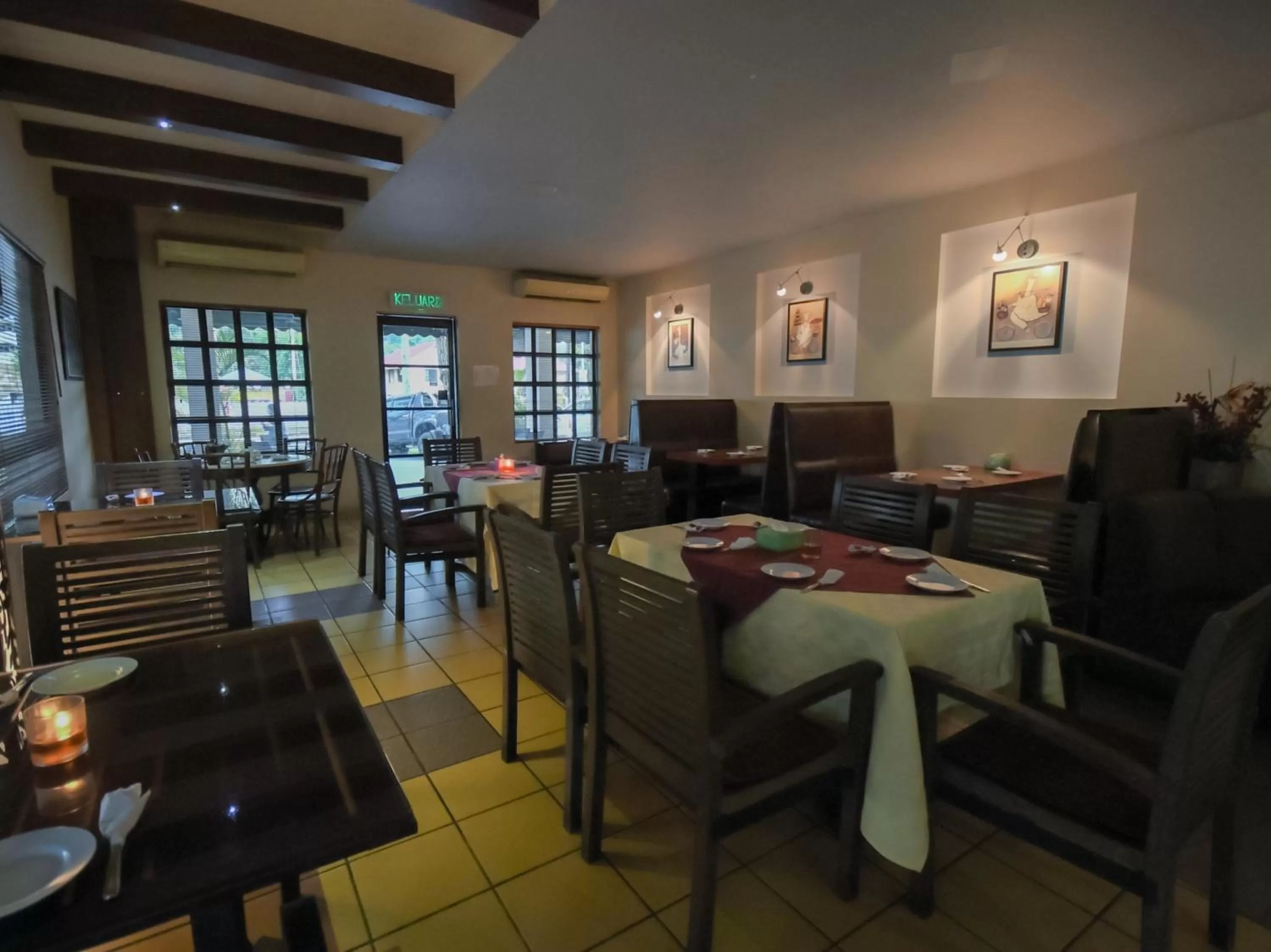 Restaurant/Places to Eat in Super OYO 89604 City Home Stay