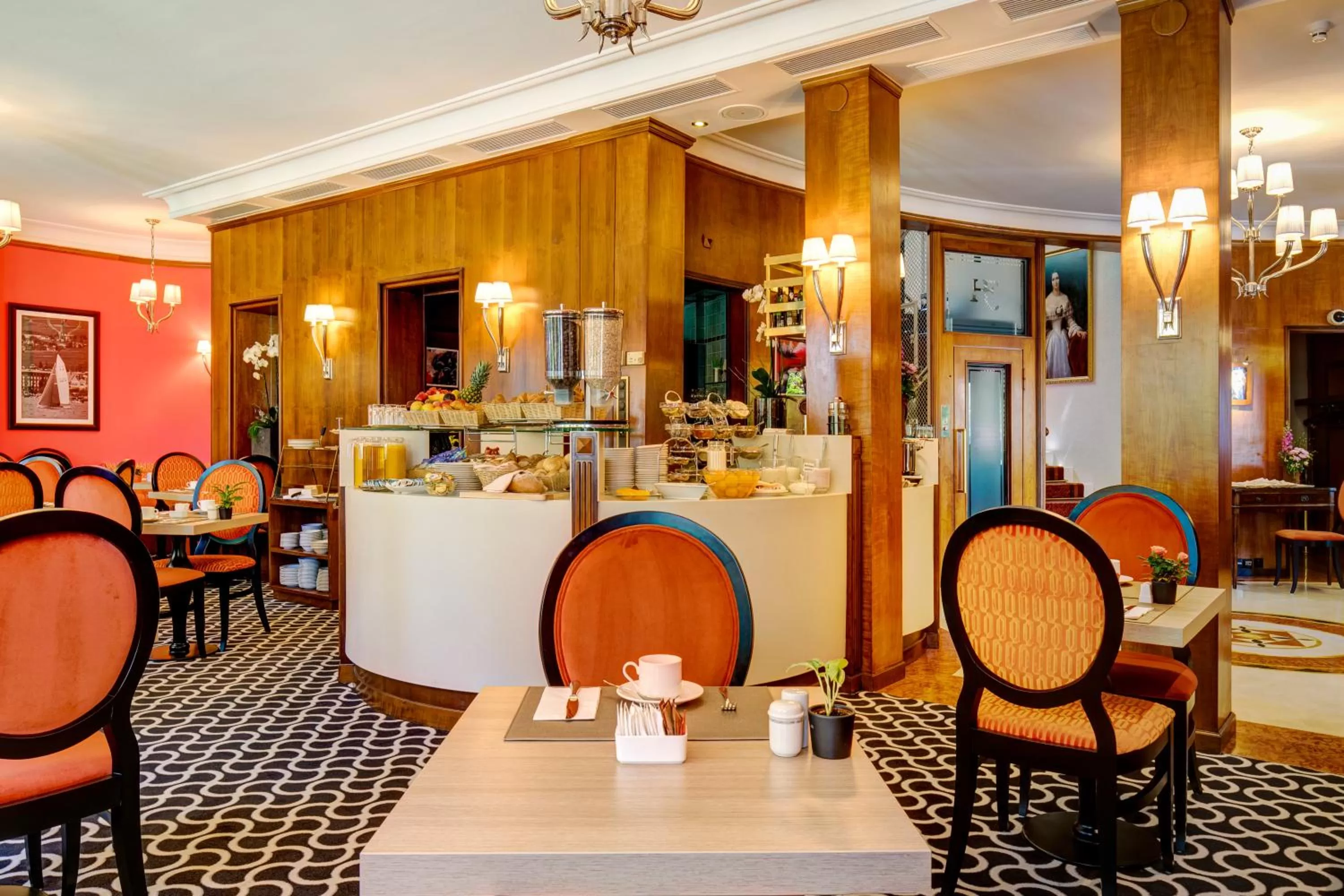 Restaurant/places to eat in Hotel Eden