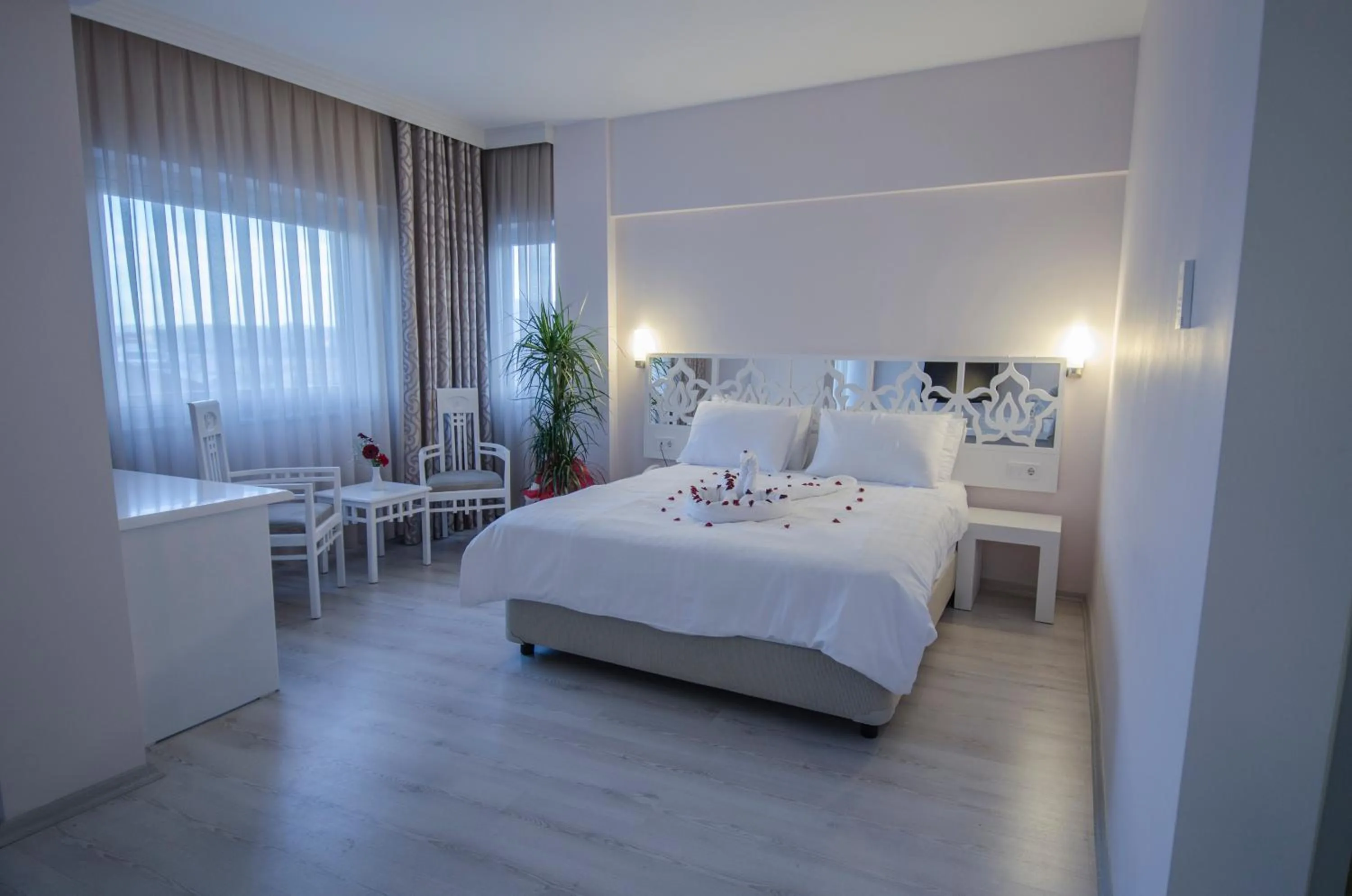 Photo of the whole room, Bed in Cimenoglu Hotel