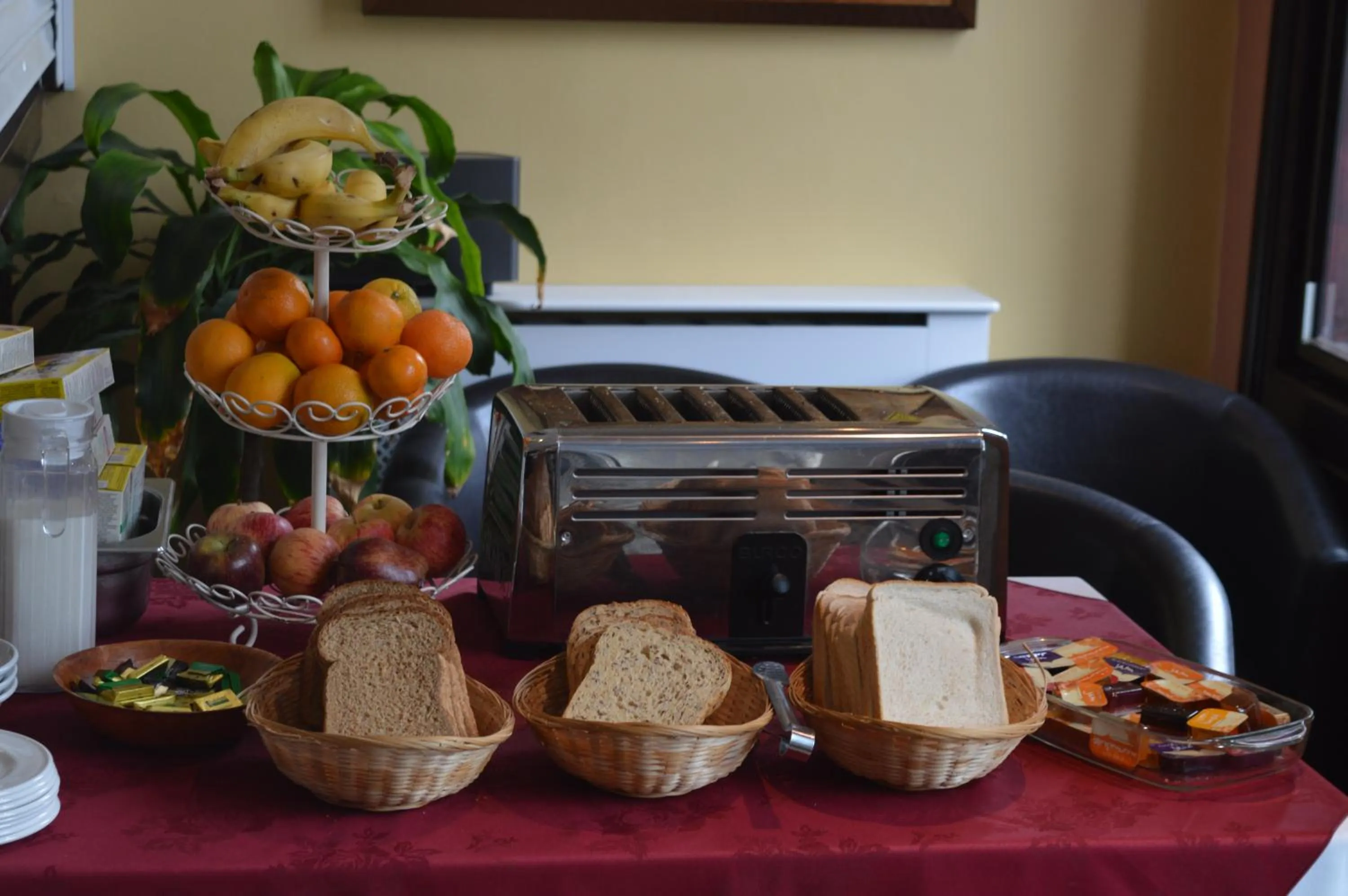 Continental breakfast in OYO Star Anglia Hotel