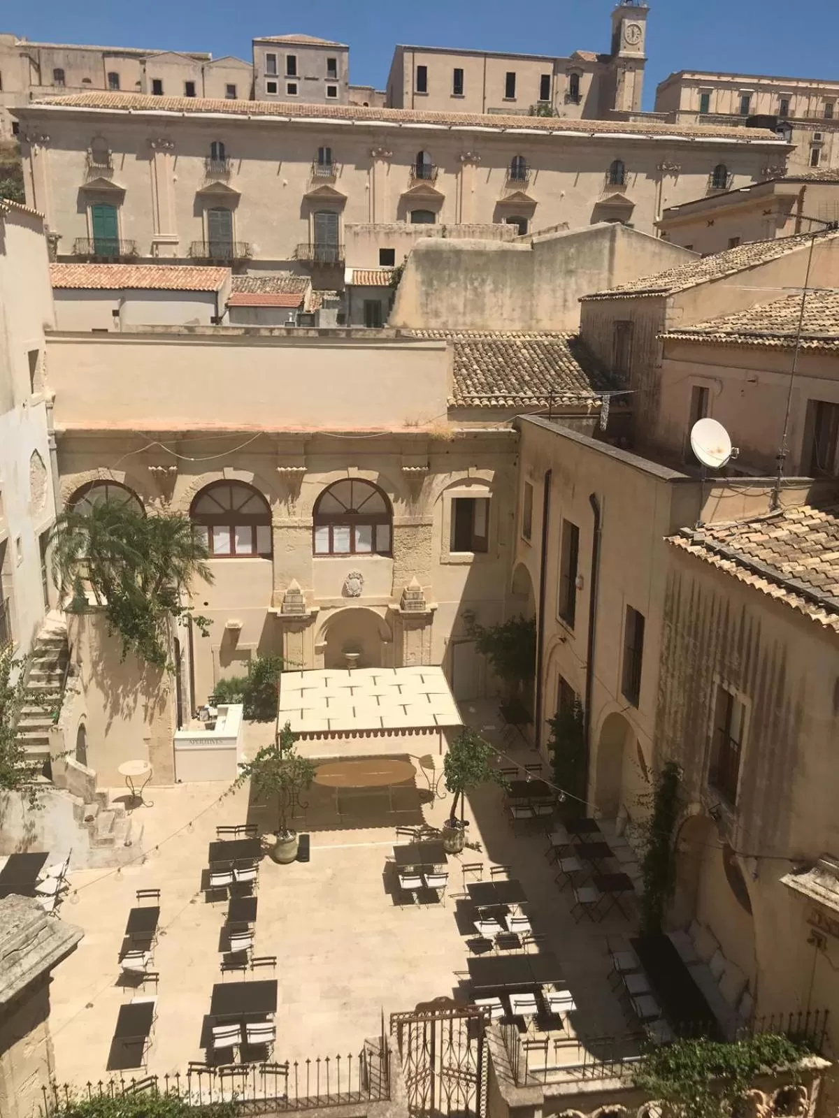 Garden in Landolina Palace Hotel