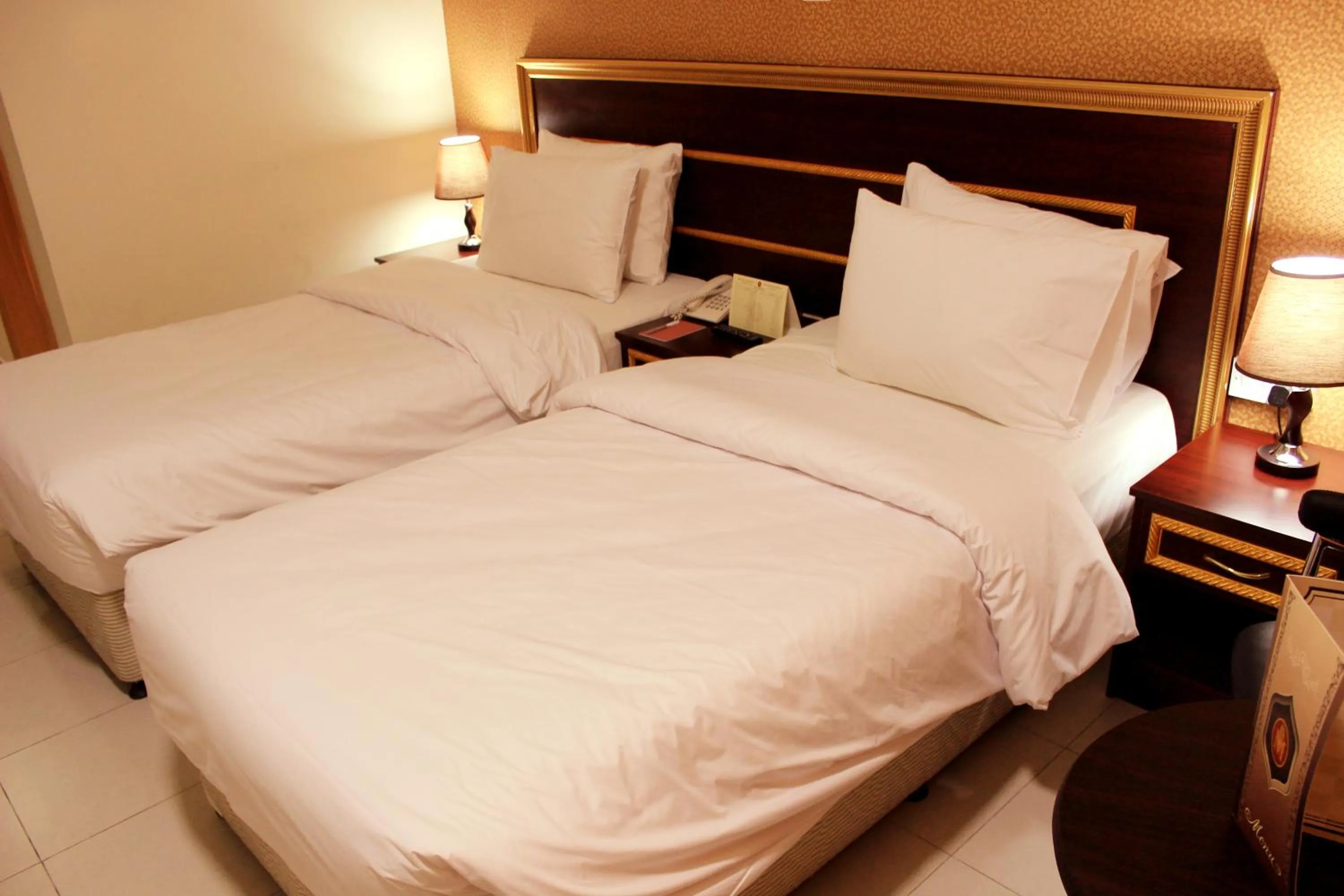 Bedroom, Bed in Montreal Naif Hotel