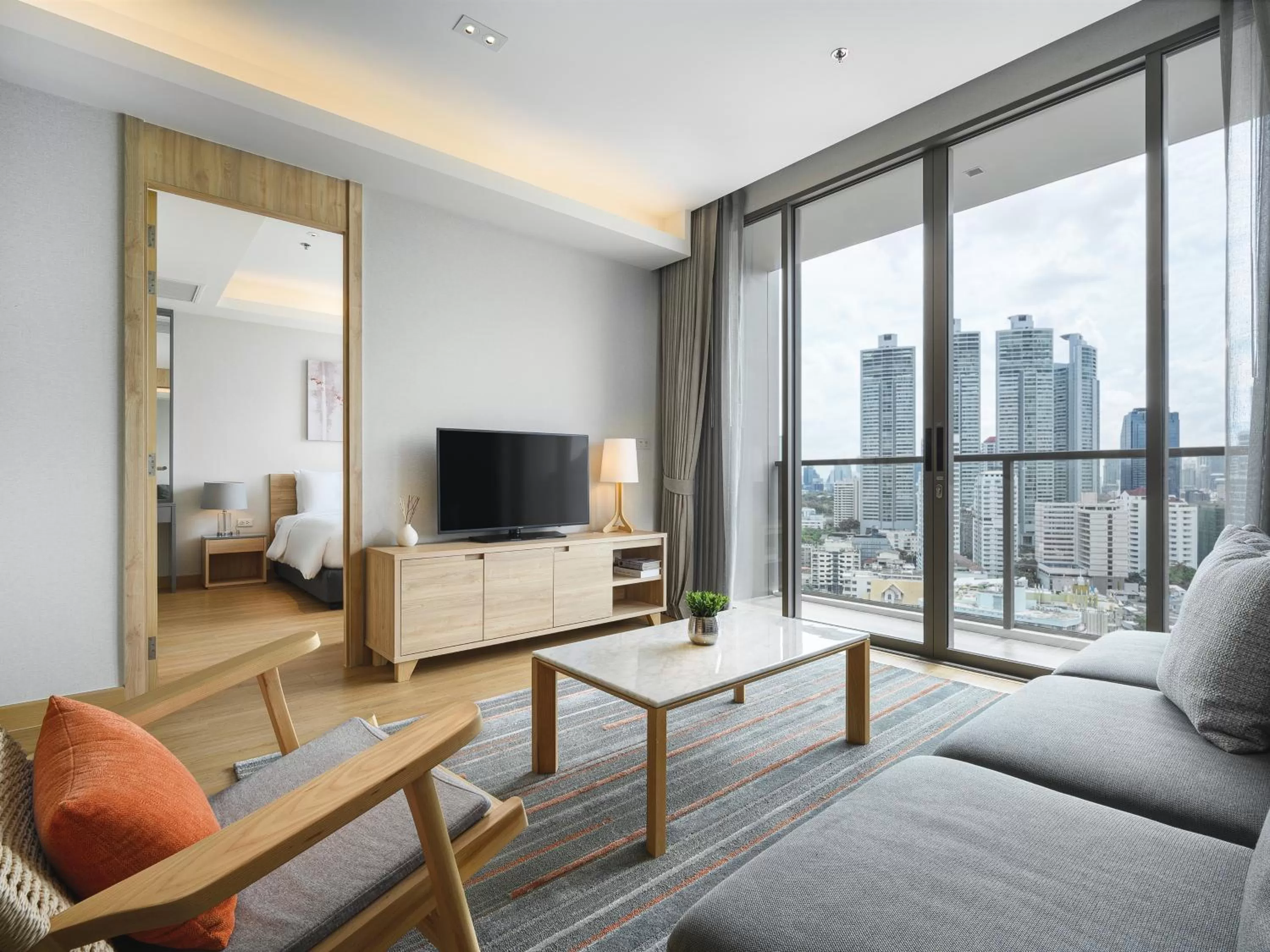 TV and multimedia in Oakwood Suites Bangkok