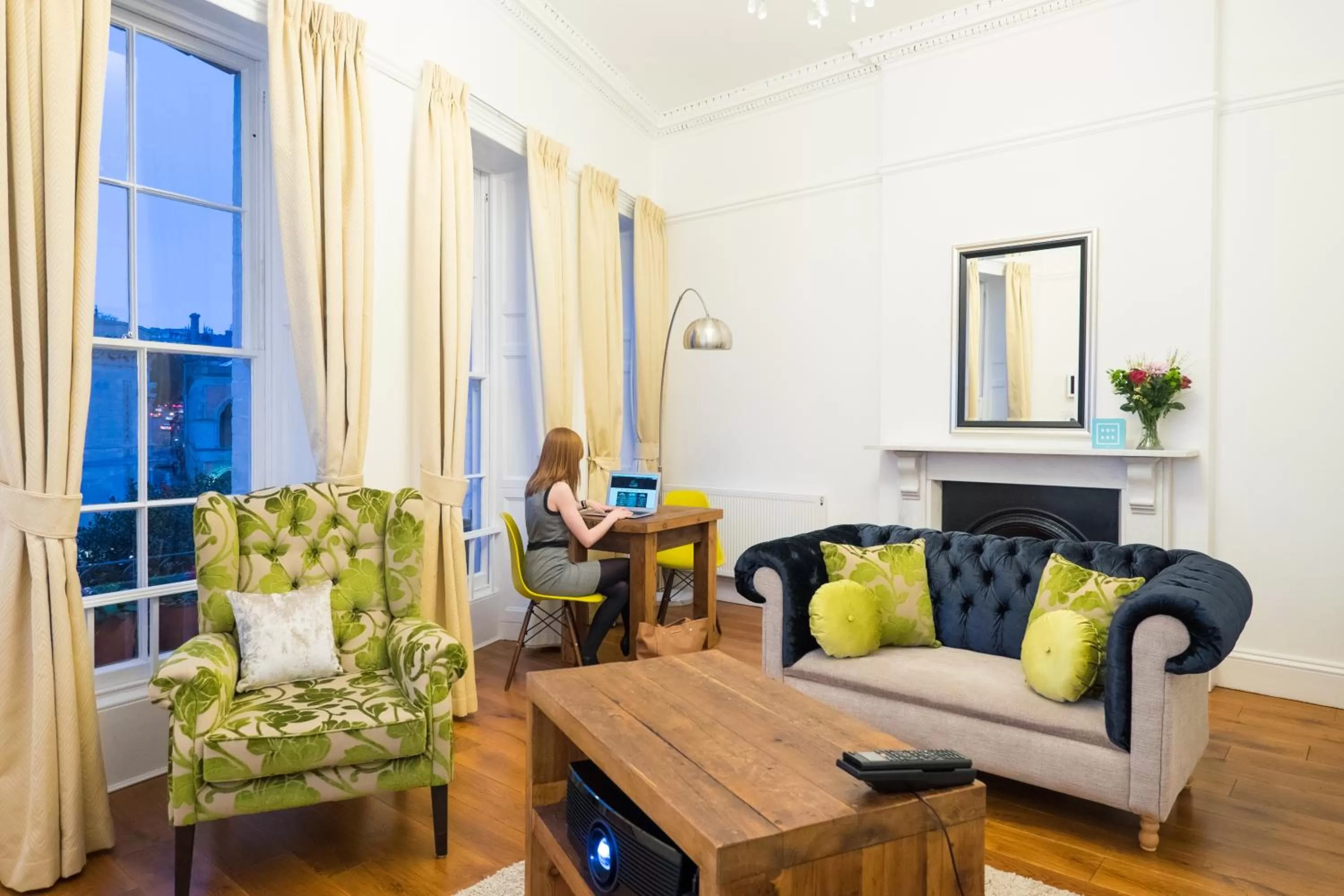 Living room, Seating Area in Berkeley Suites