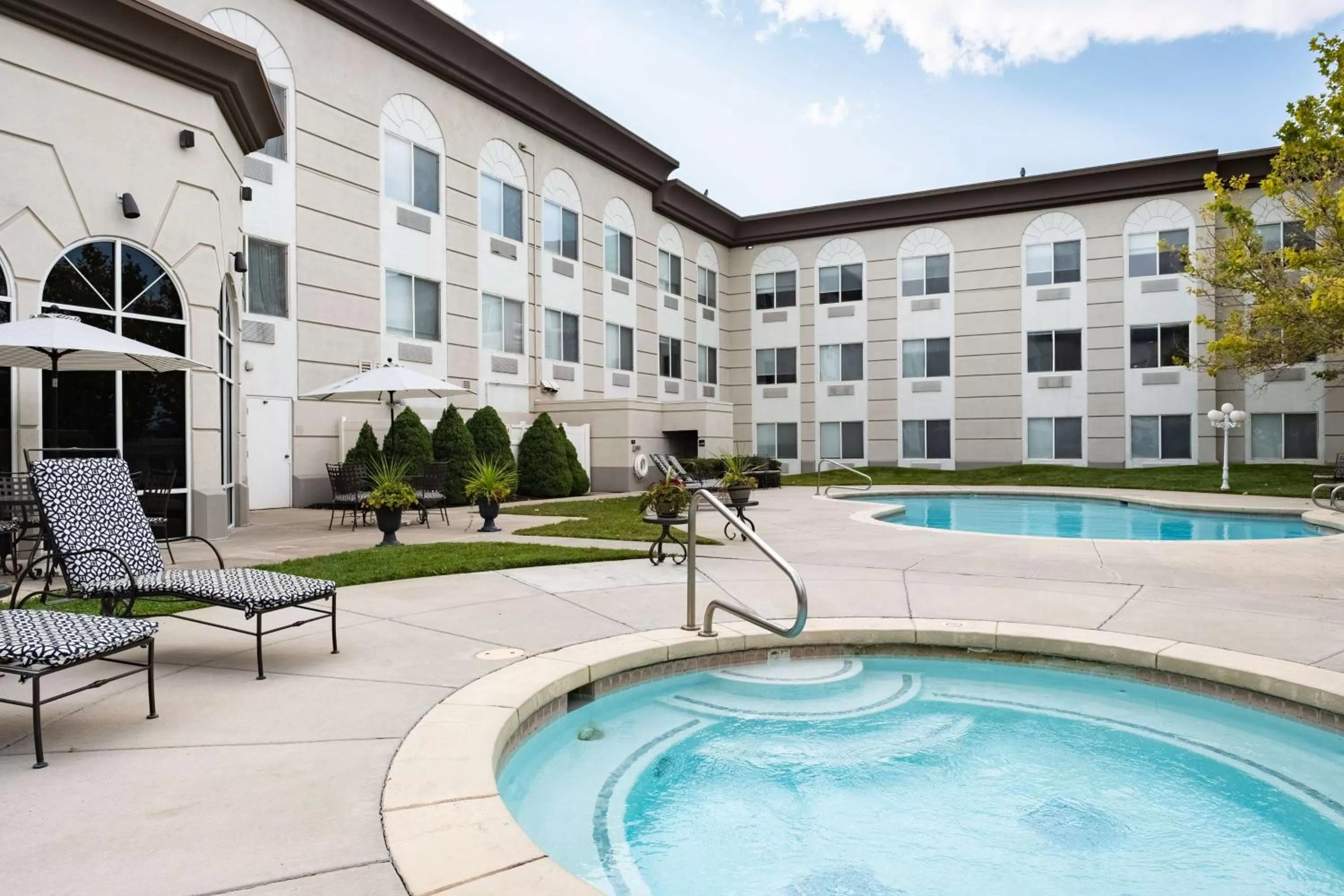 Pool view in Hampton Inn & Suites Salt Lake City Airport