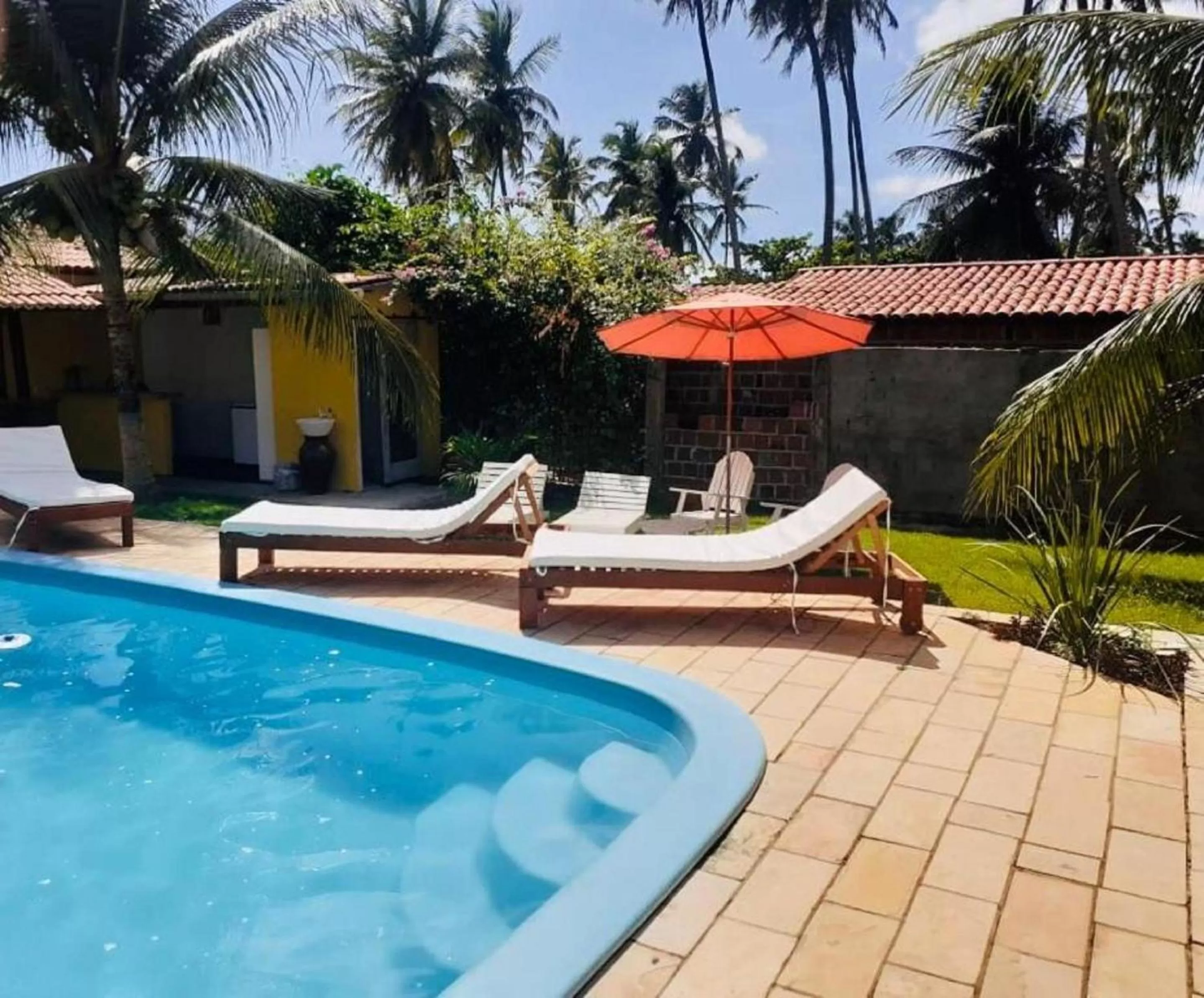 Swimming pool in Pousada Ello