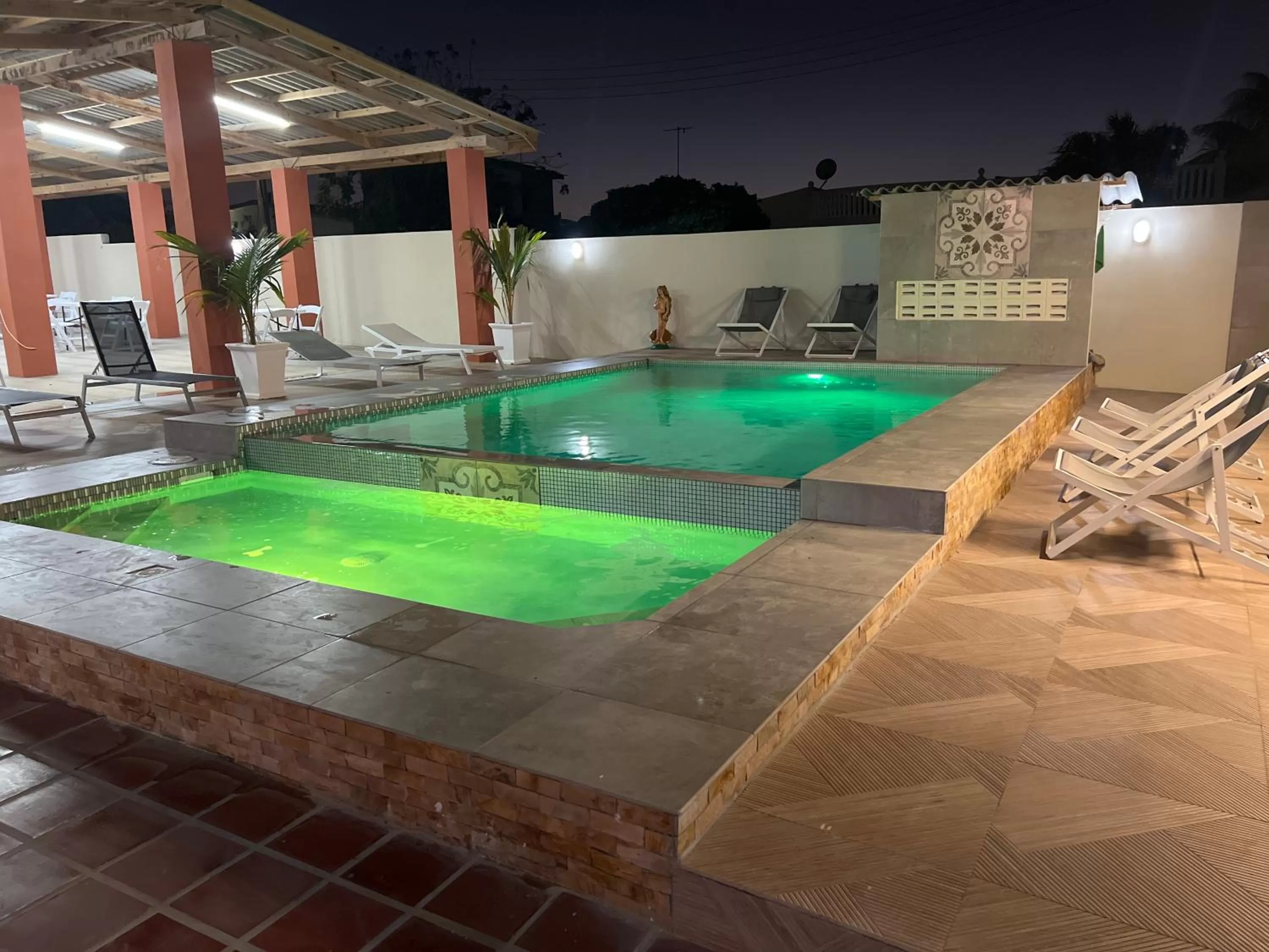 Swimming Pool in Curasita colour Appartments