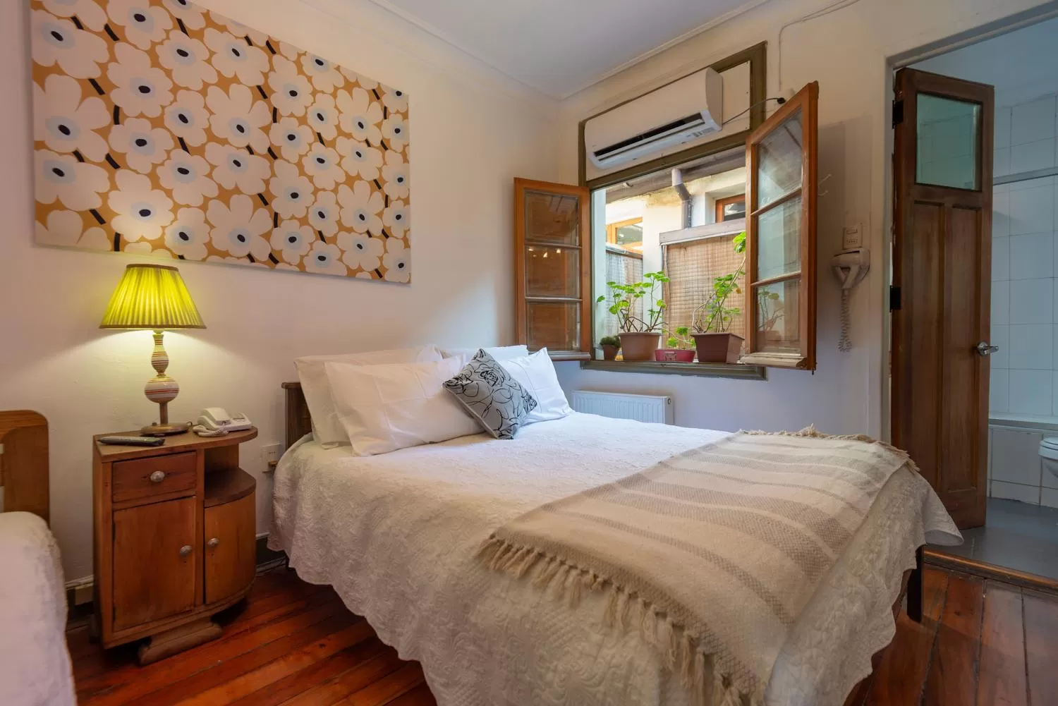 Bed in Providencia Bed & Breakfast